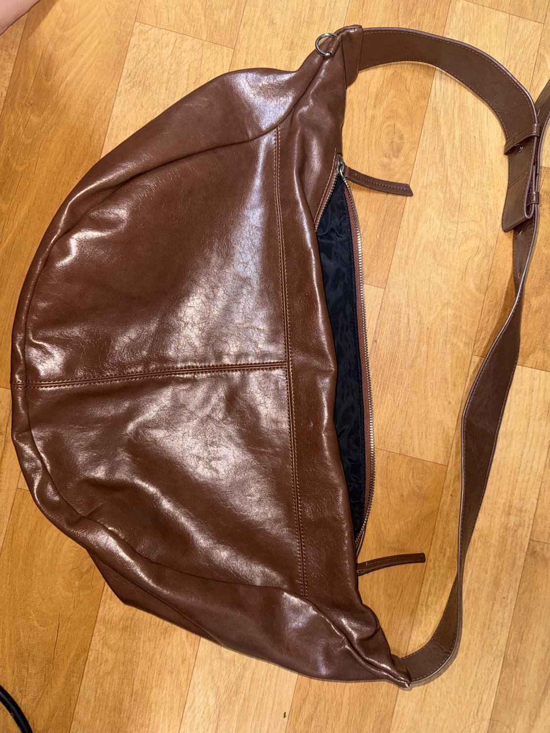 밈더워드로브 몬타 크랙 레더 메신저백 브라운 상품이미지5