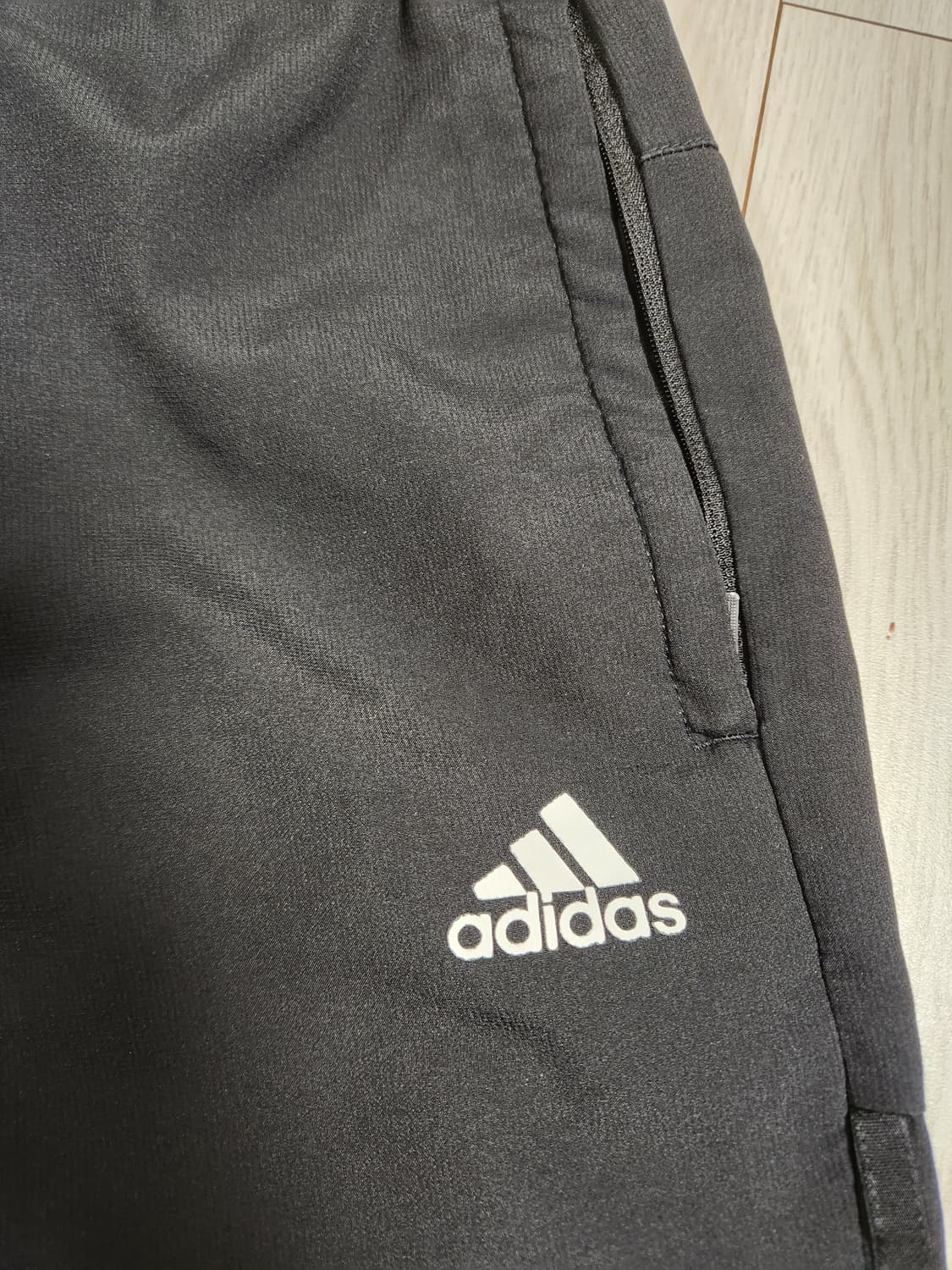 아디다스 반바지 TQJ HE7405 fi lib 우븐 쇼트 사이즈L

여 상품이미지4