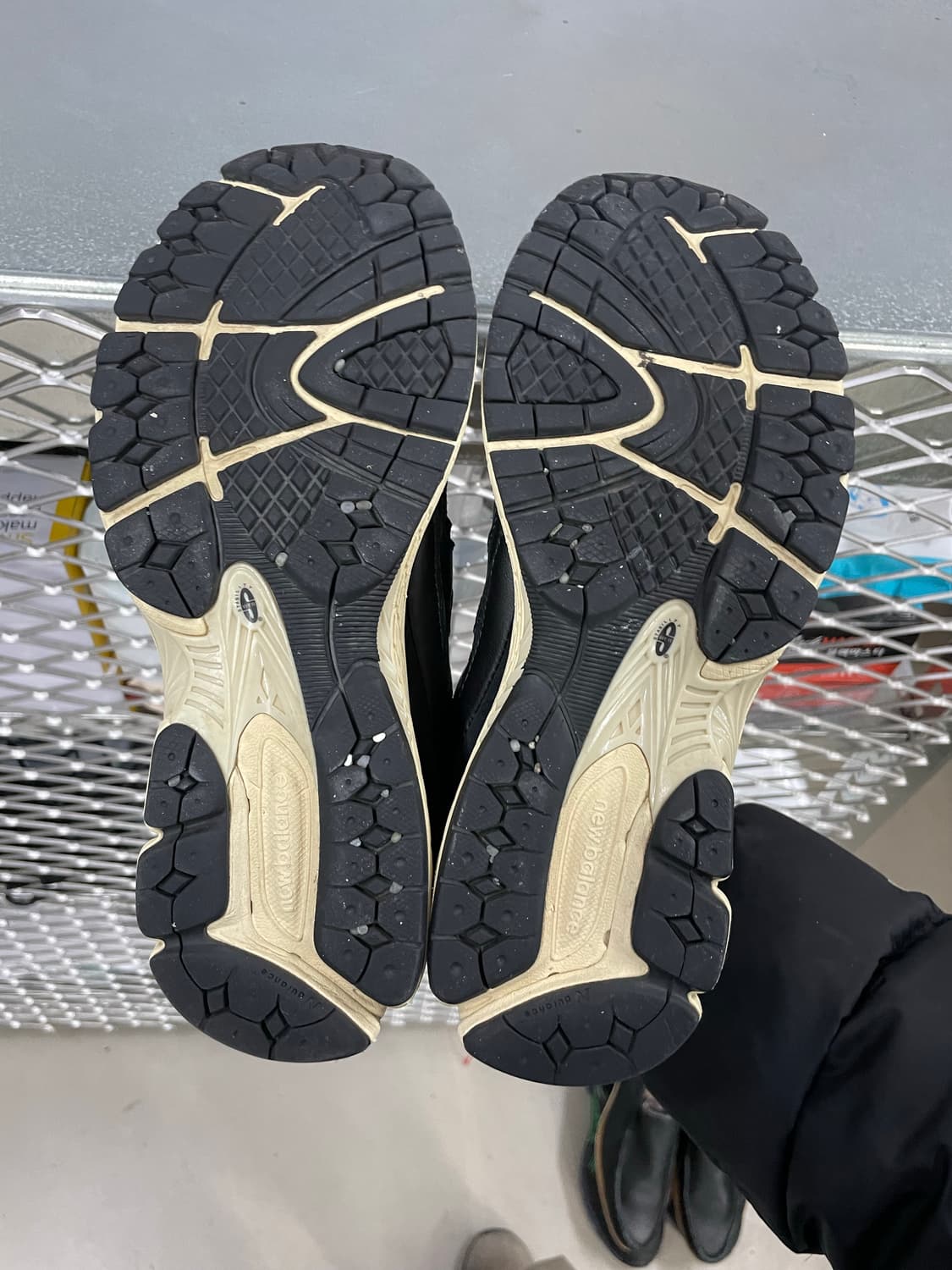 뉴발란스 2002R 블랙 255 상품이미지6