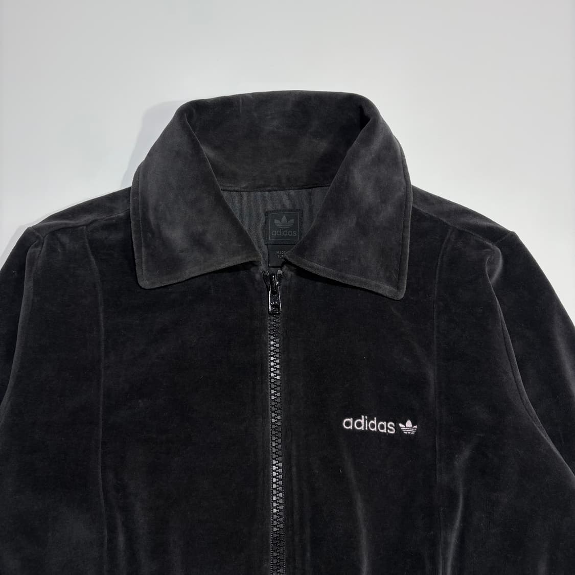 아디다스 오리지널스 벨벳 크롭 집업 자켓 상품이미지2