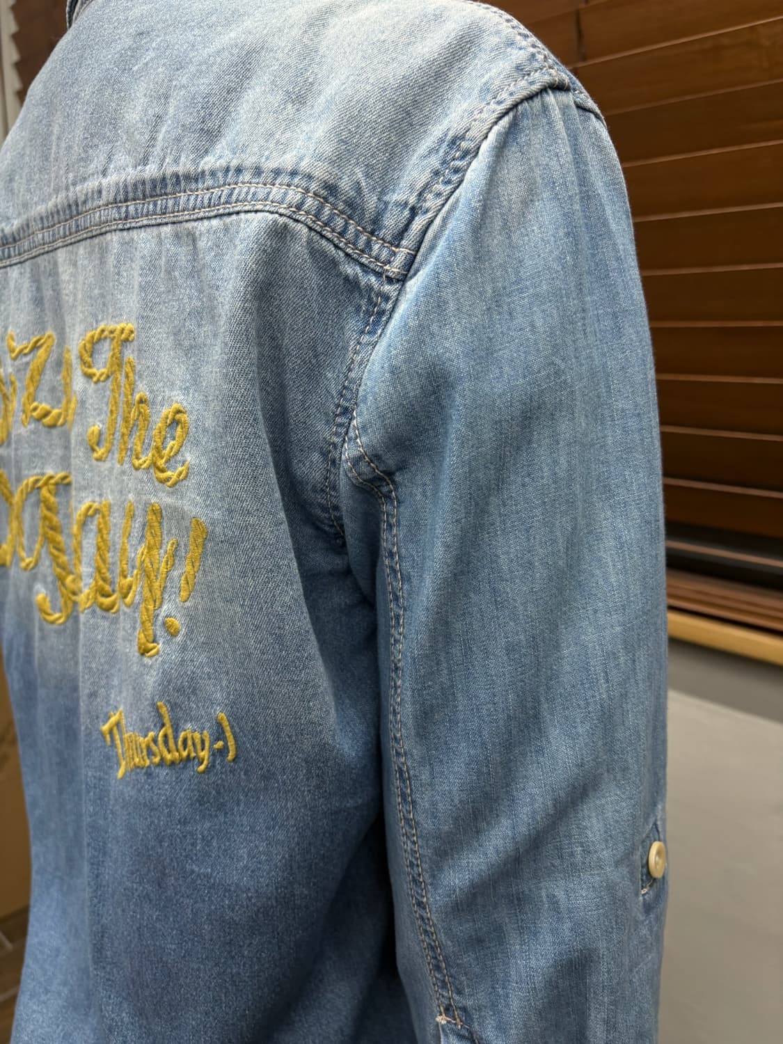 썰스데이 아일랜드 체인 스티치 웨스턴 데님 셔츠 상품이미지3