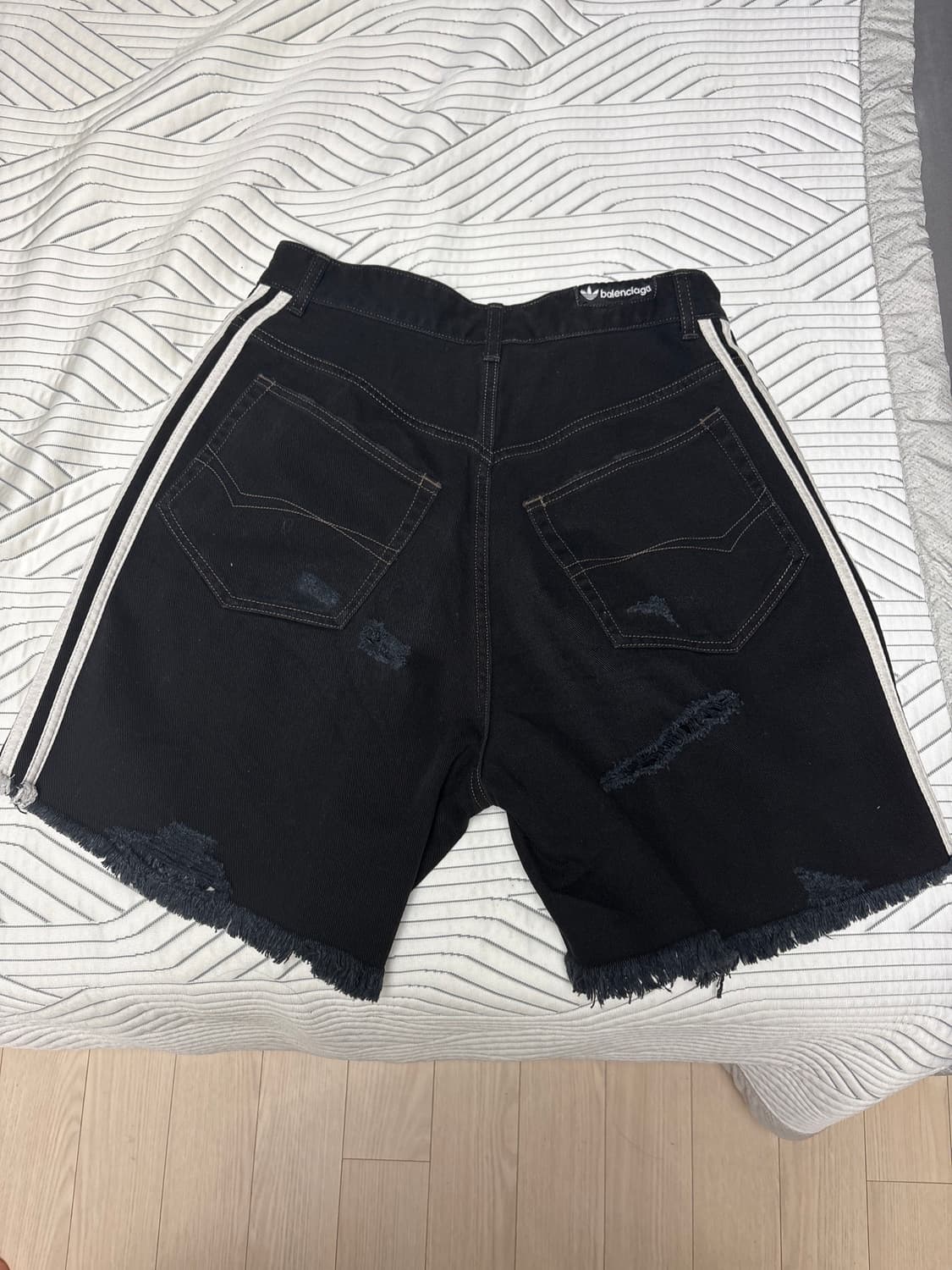 [XS]발렌시아가 x 아디다스 23SS 배기 쇼츠 블랙 데님 상품이미지3