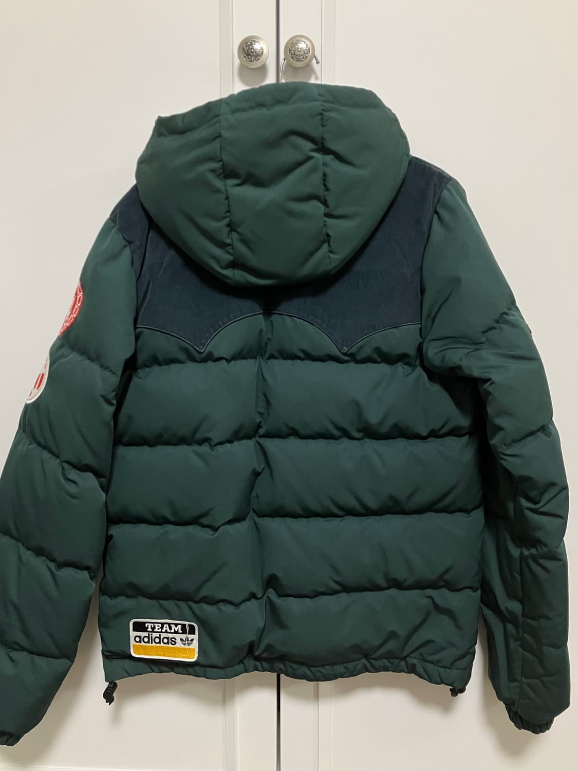 [아디다스] BADGE DOWN JK 다운 자켓 패딩 상품이미지2