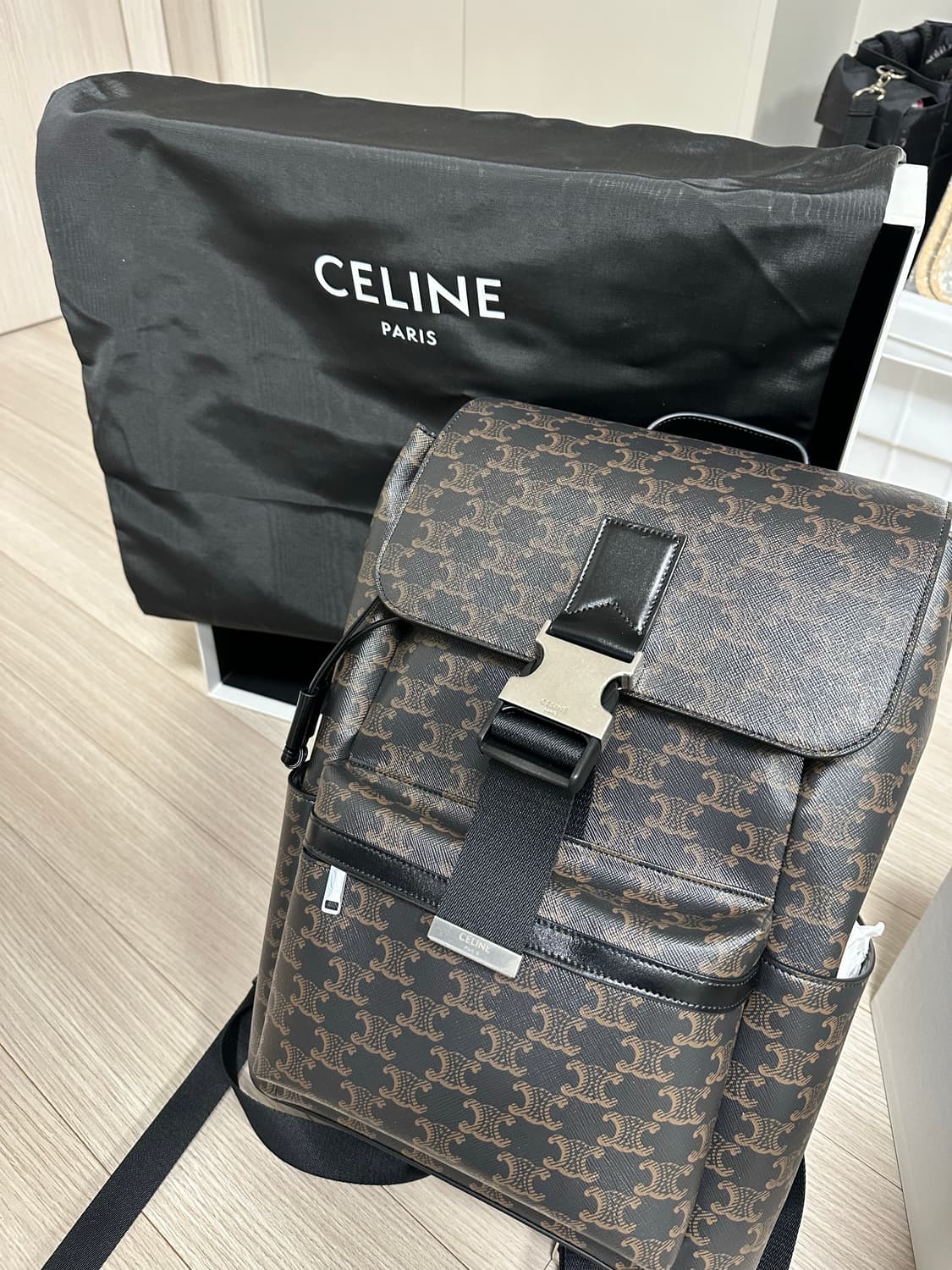 Celine 트리옹프 캔버스 백팩 새상품 풀박스 상품이미지2