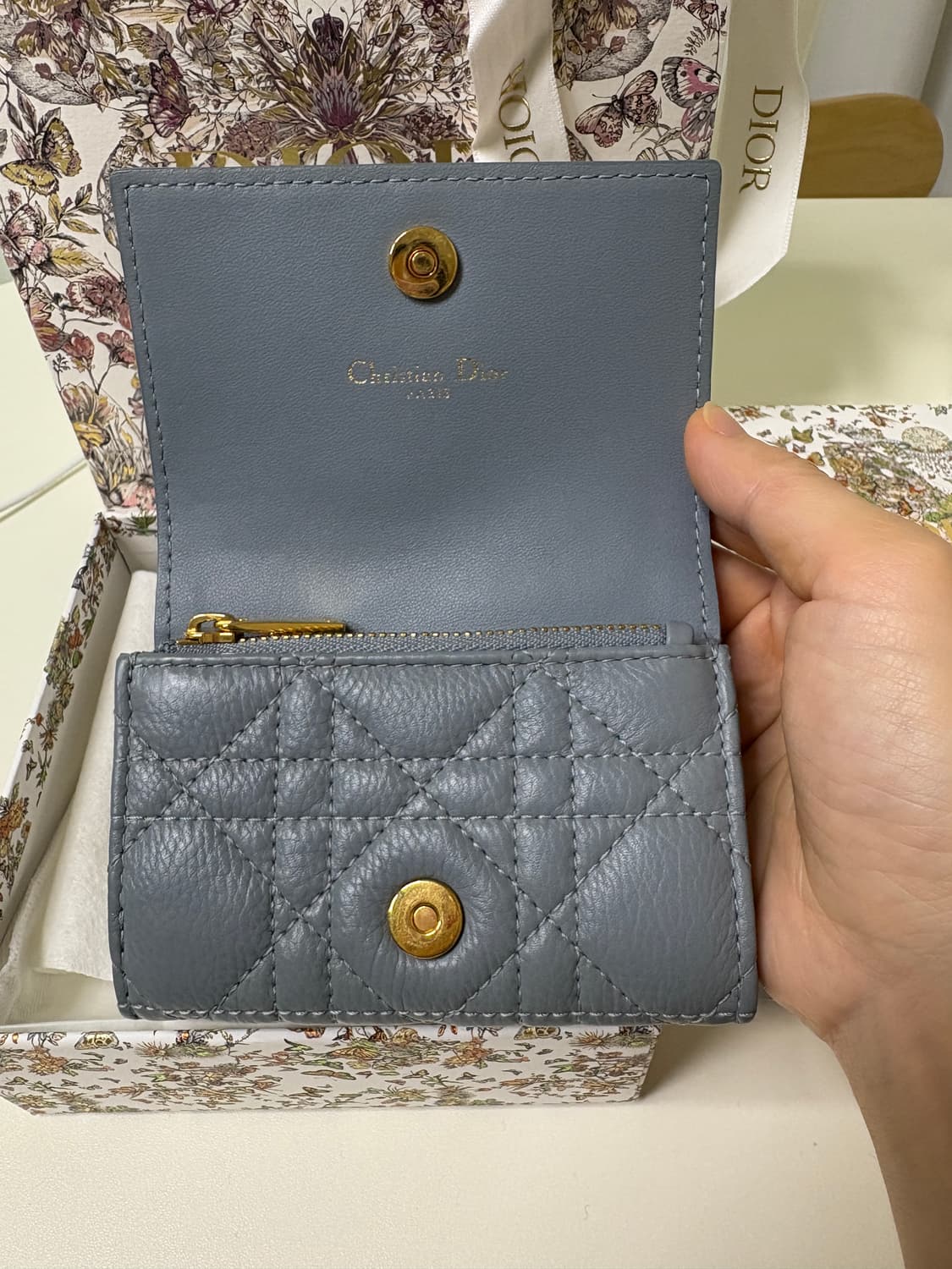 디올 카로 카드지갑 클라우드블루 (구성품O) 상품이미지3