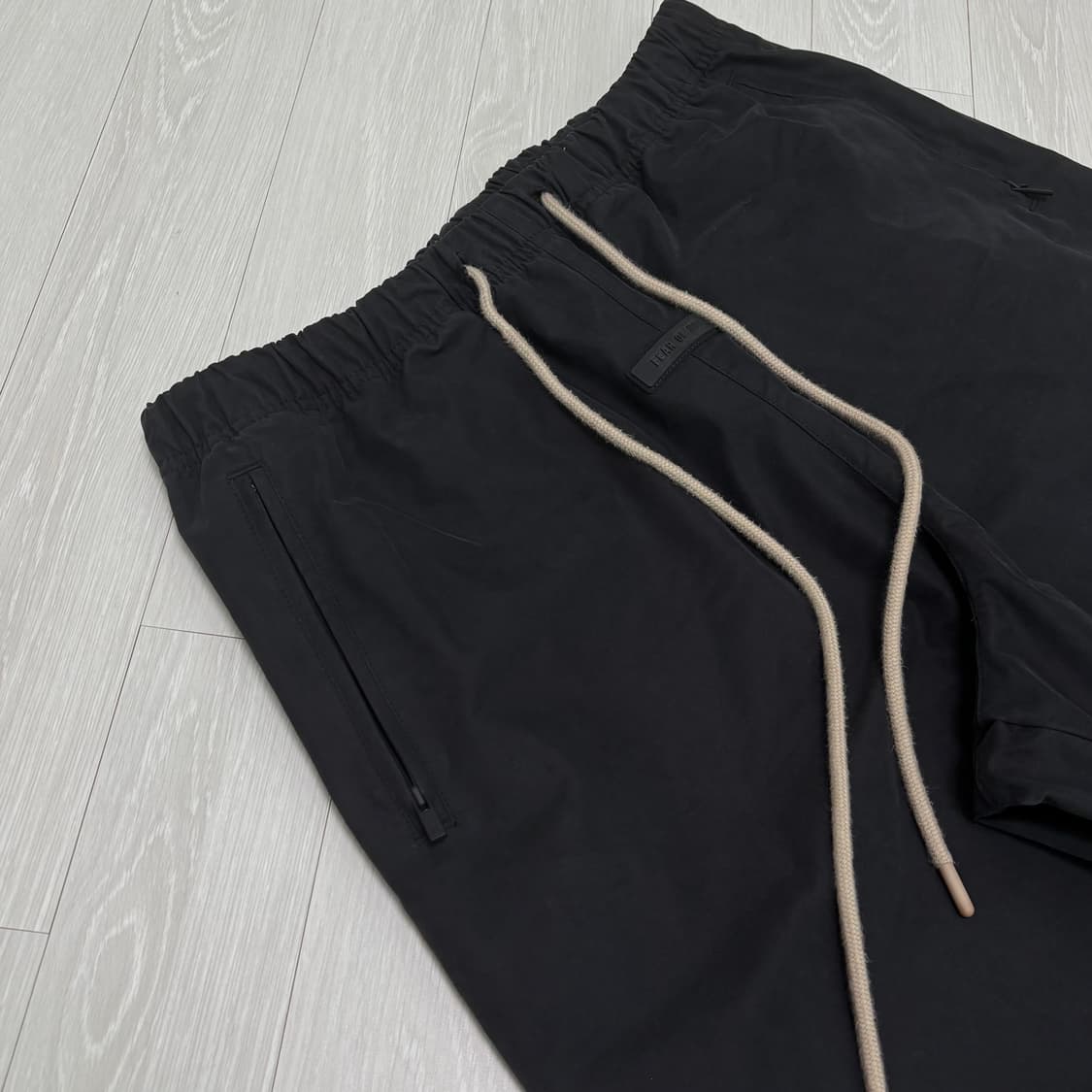 피어오브갓 에센셜 더 블랙 컬렉션 릴렉스드 트라우저 블랙  상품이미지4