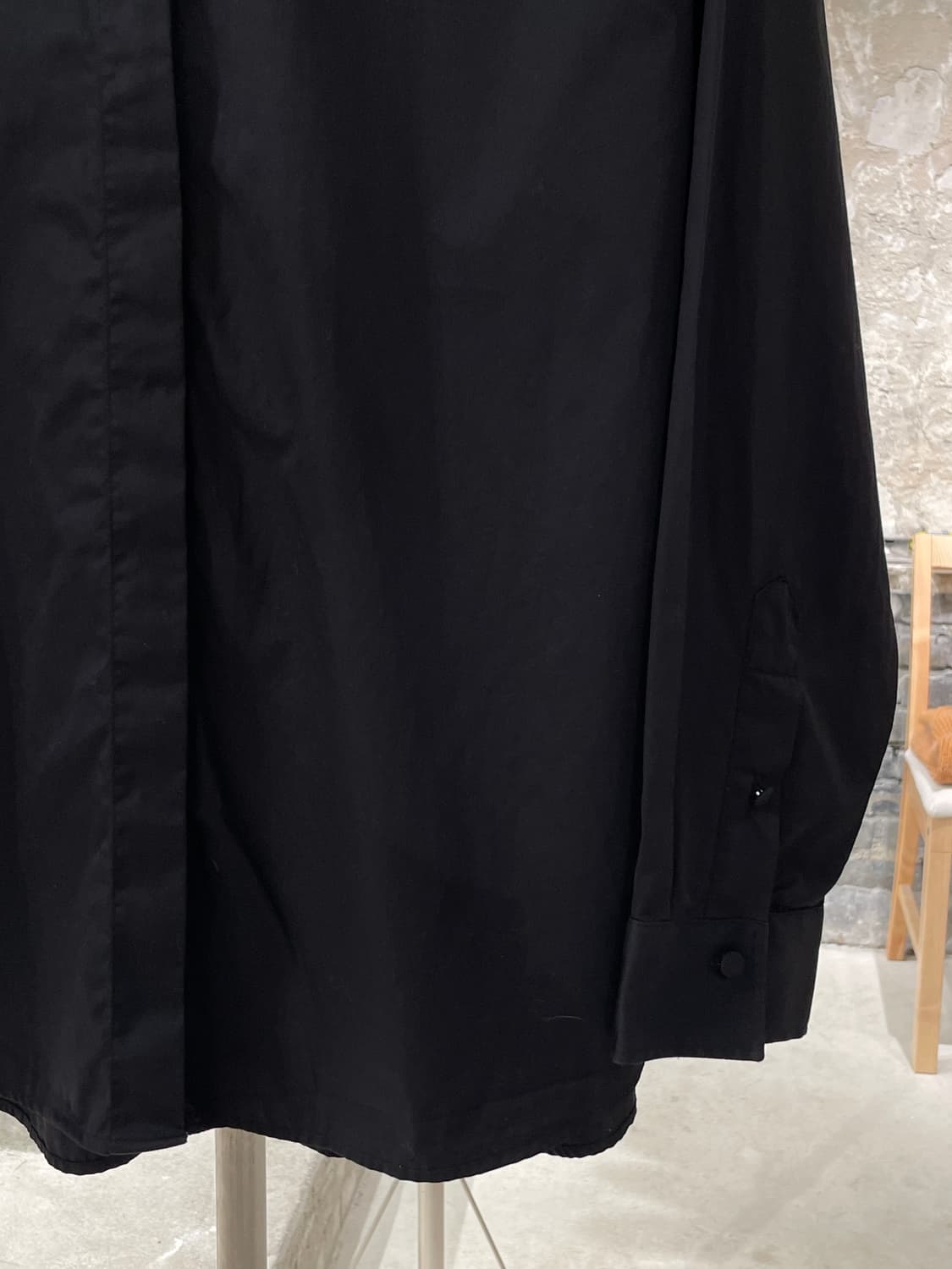 발렌티노 뷰티 블랙 클래식 히든 버튼 코튼 카라 셔츠 상품이미지5