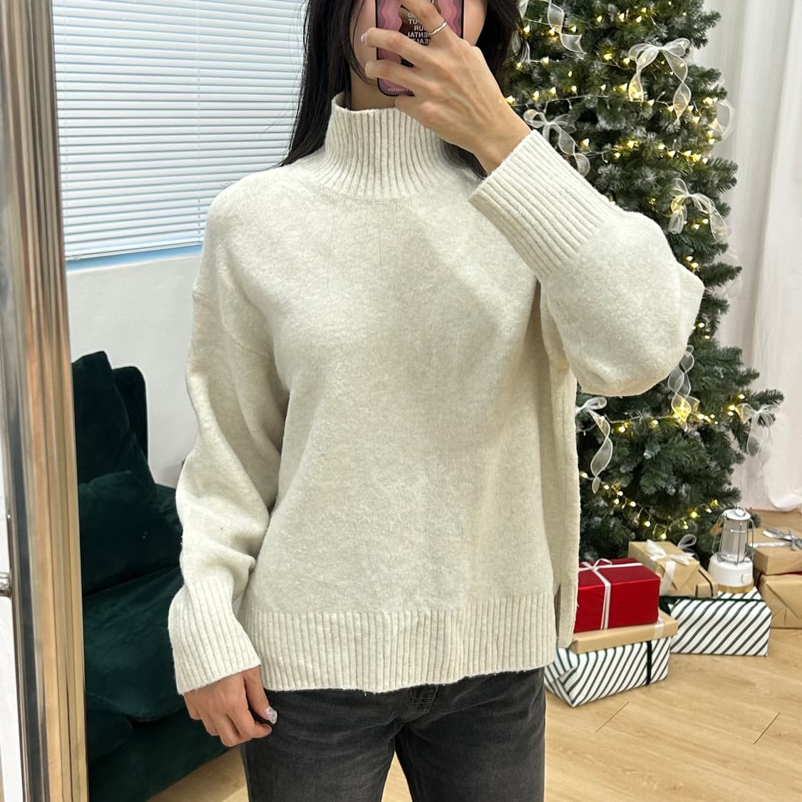 유니클로 아이보리 목폴라 니트티셔츠 상품이미지2