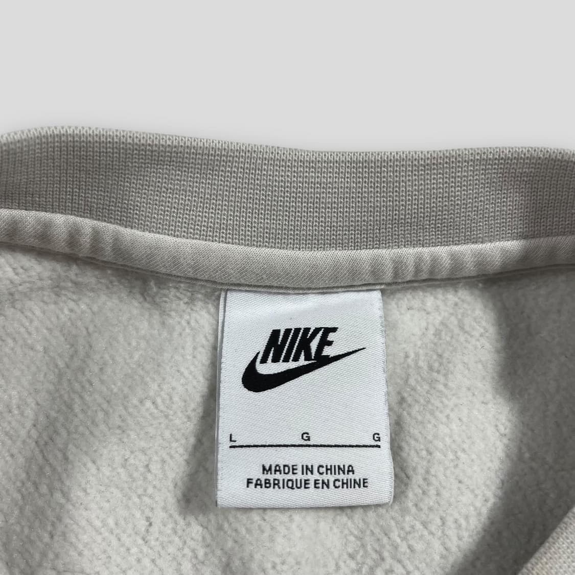나이키 크림 스우시로고 크롭 맨투맨 상품이미지4