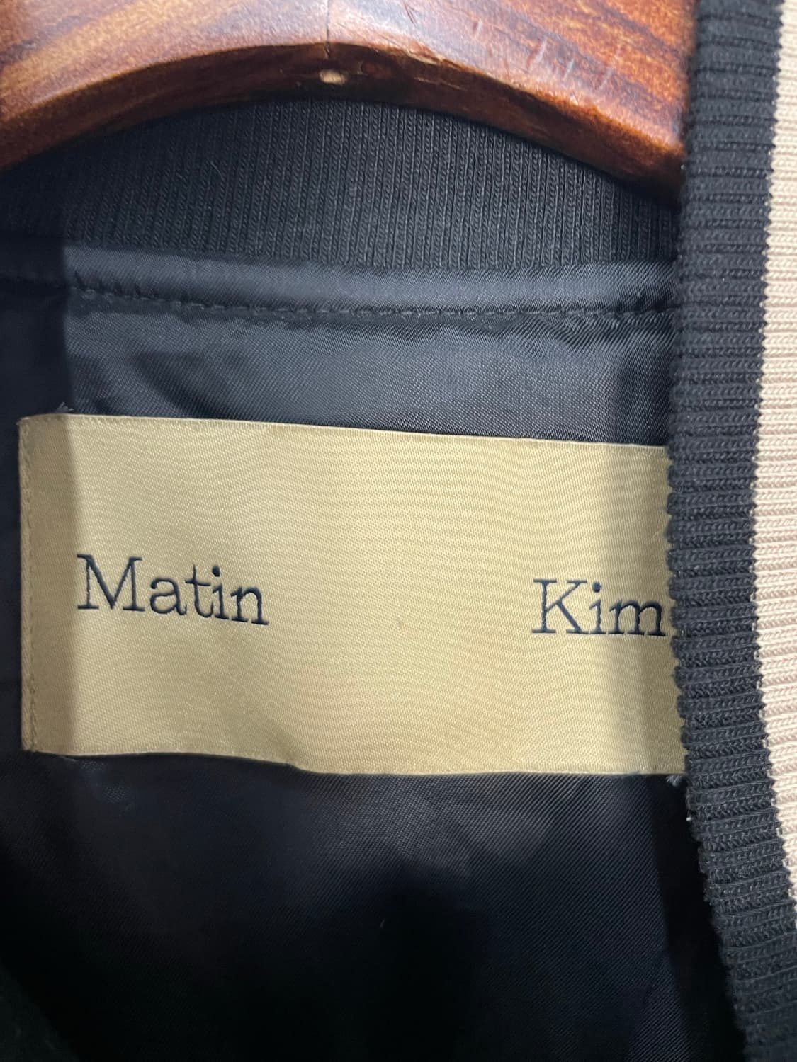 마뗑킴 바시티 다운 블랙 자켓 H2202 상품이미지7