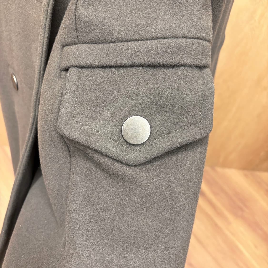 막스앤코 클래식 더플 코트 더블 버튼 허리 절개 소매 스트랩 디테일 카키 상품이미지6