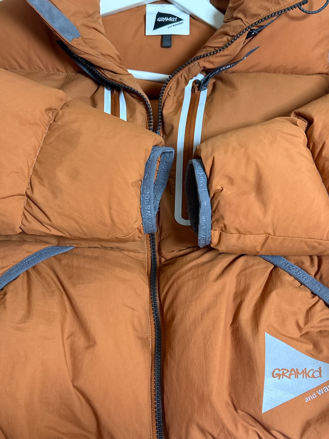 앤드원더X그라미치 오렌지 다운자켓 상품이미지6