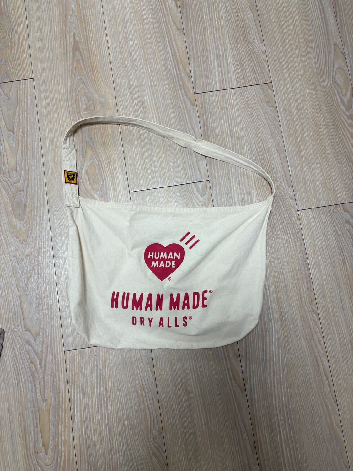 휴먼메이드 크로스백 상품이미지1