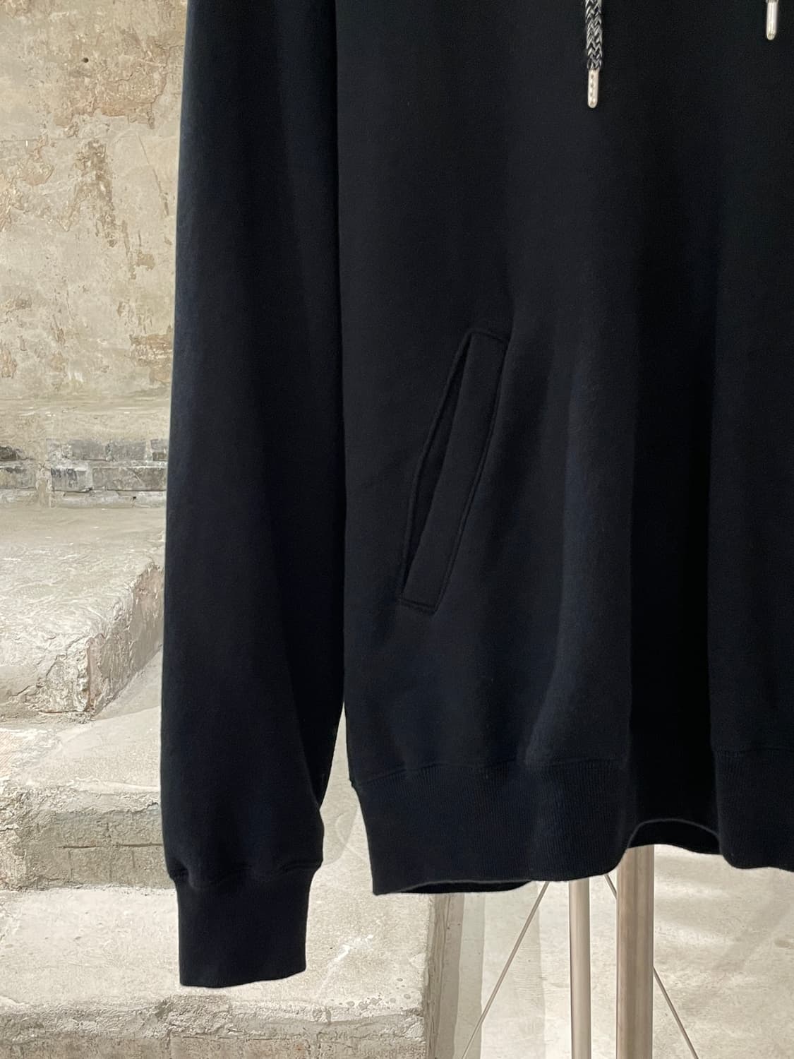 엠부쉬 18F/W 블랙 로고 후디 상품이미지4