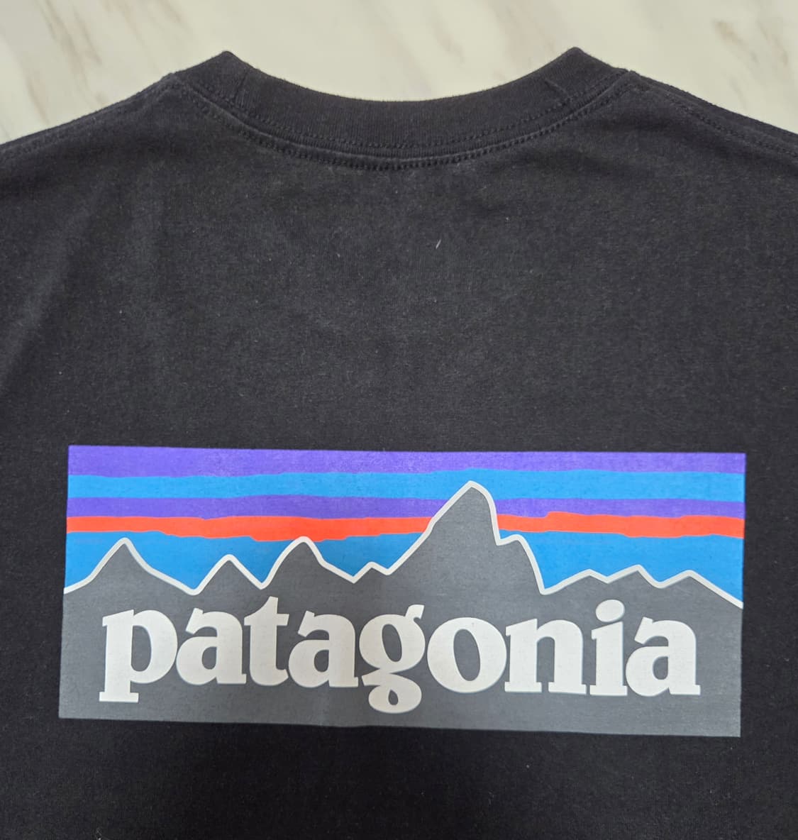 파타고니아 블랙 프린트 반팔 티셔츠  상품이미지3