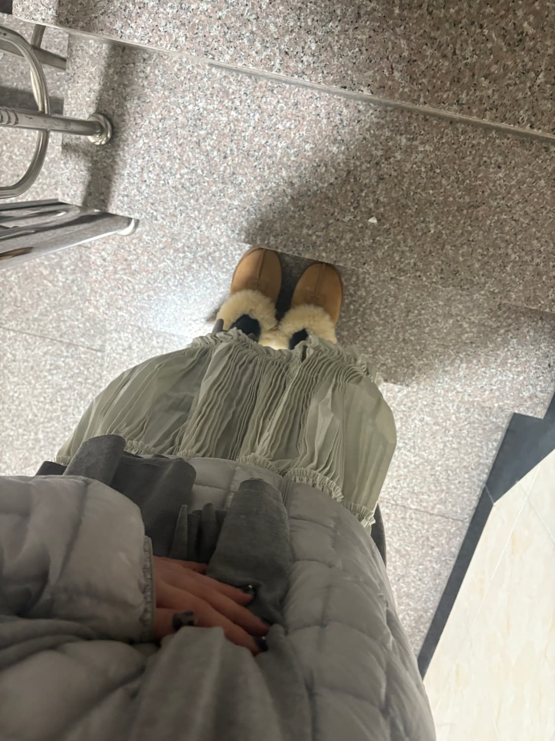 eonts hand crease apron ivory 상품이미지1