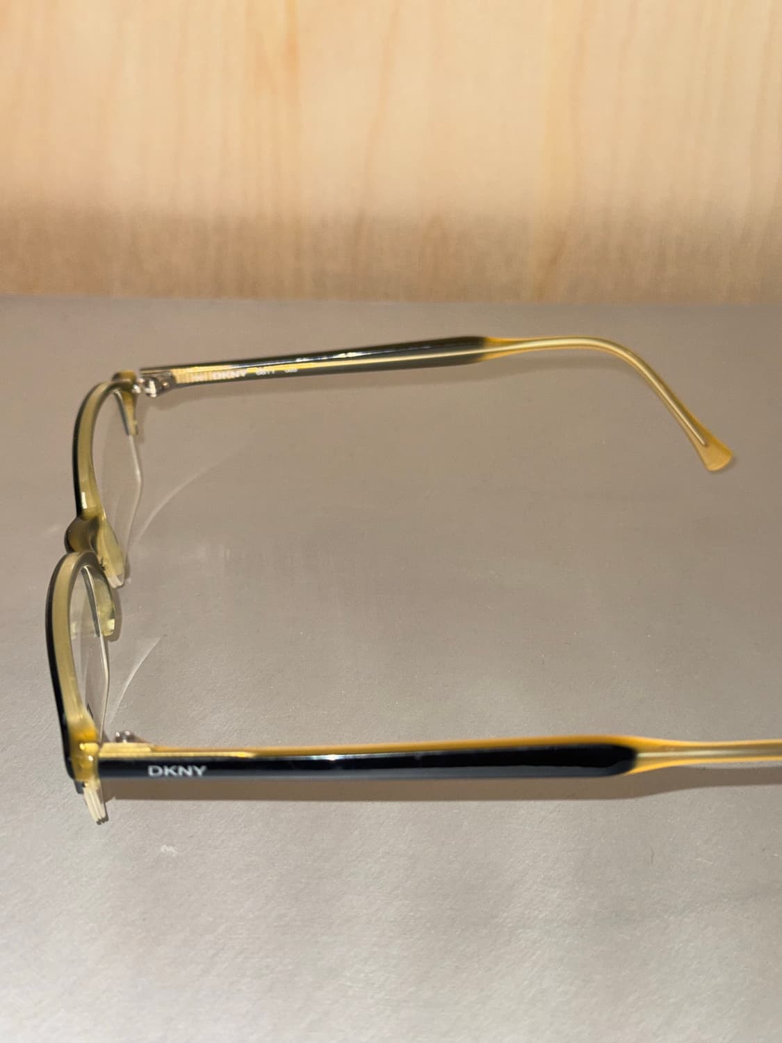 DKNY 슬림 하프림 프레임 상품이미지2