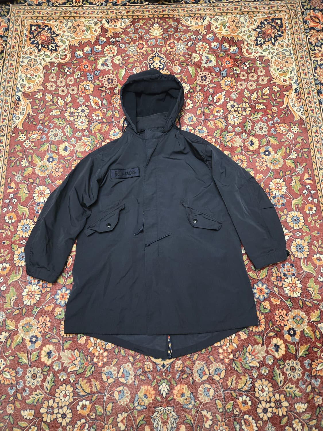 이동휘 X 커스텀멜로우(customellow) 고양이 자수 피쉬테일 야상 상품이미지2