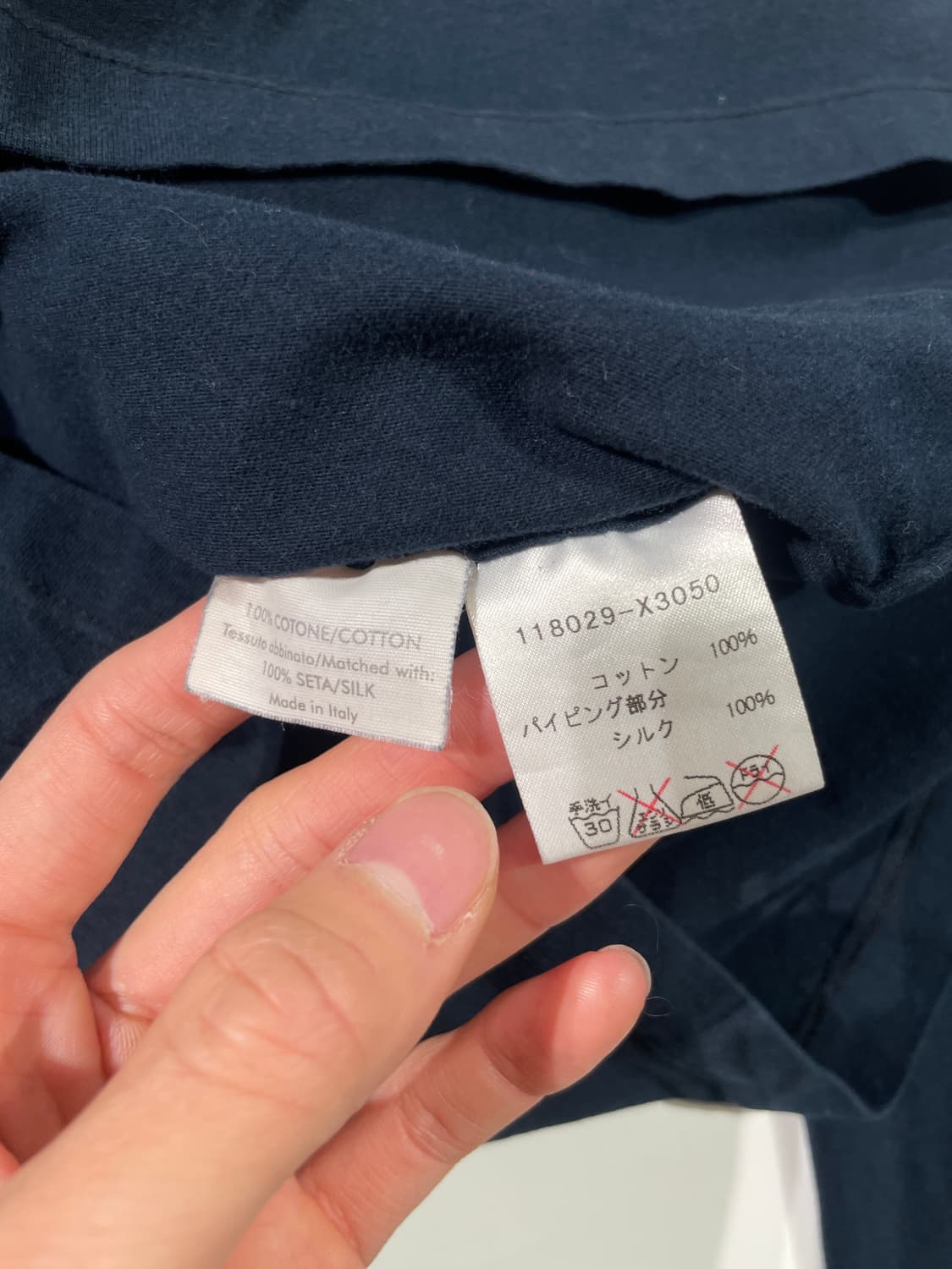 이브 생로랑 리브 고쉬 딥 네이비 벨벳 로고 롱 슬리브 상품이미지8