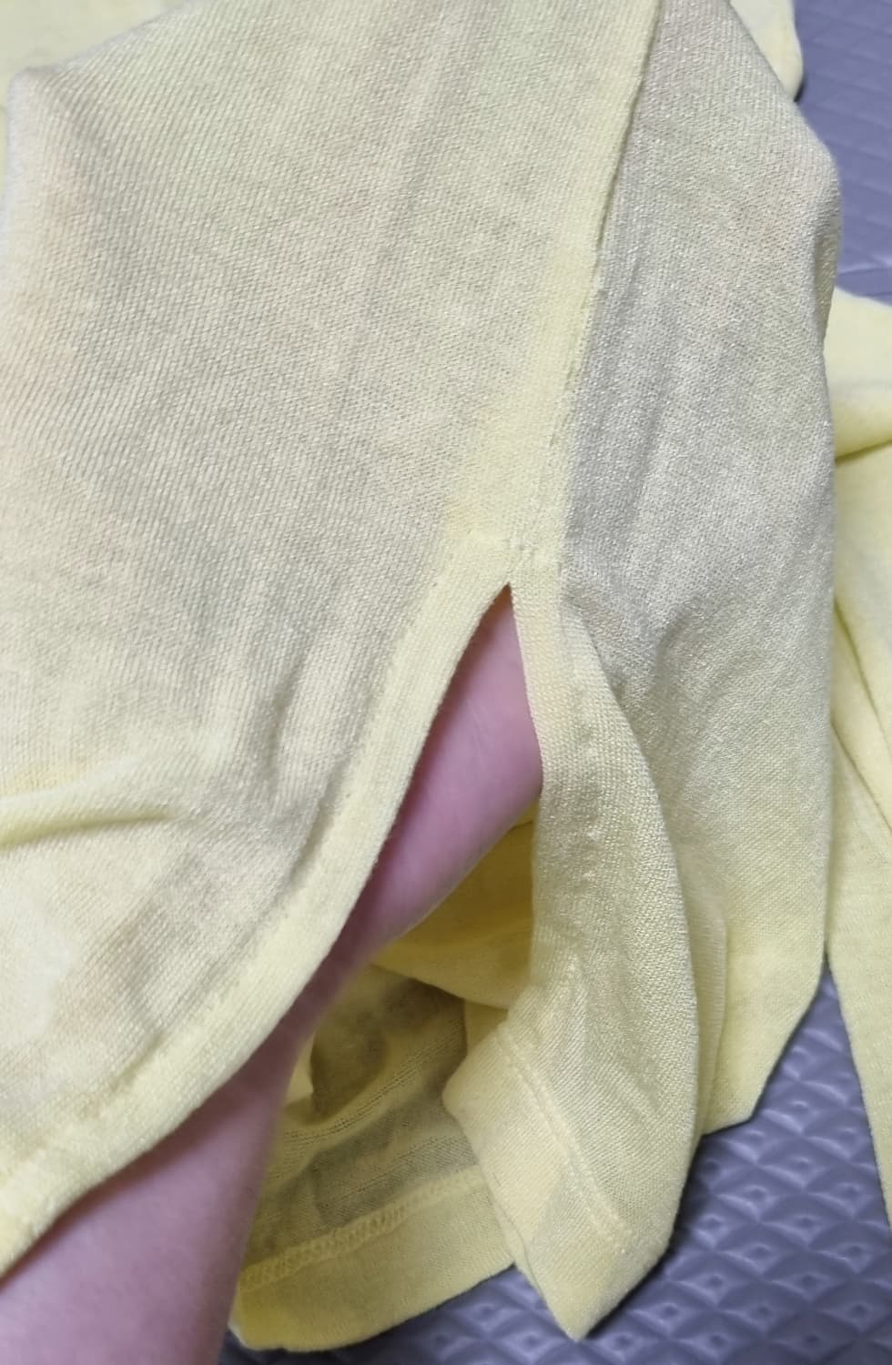 시스루 슬림핏 슬리브 티셔츠(노랑/검정) 상품이미지4