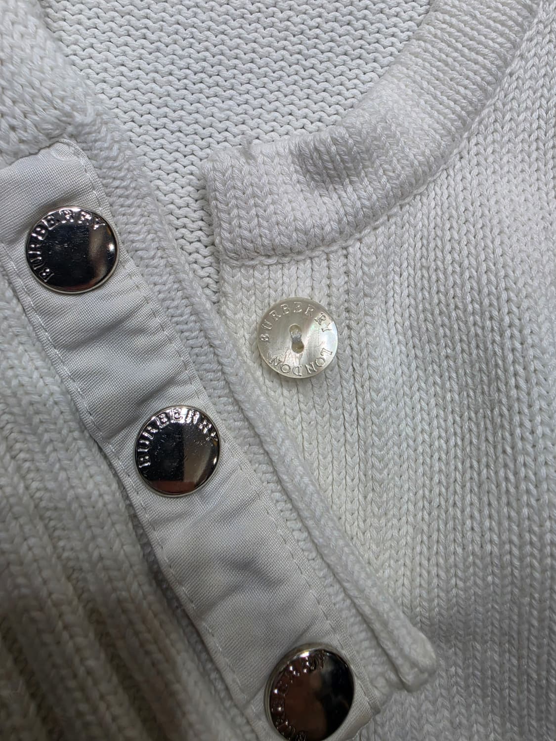 버버리 빈티지 노바 체크 트림 소매 버튼 라운드넥 니트 가디건 M 상품이미지8