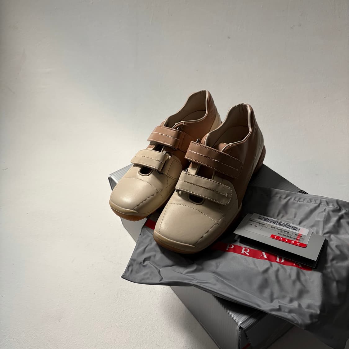 Double Velcro Leather Sneakers 상품이미지1