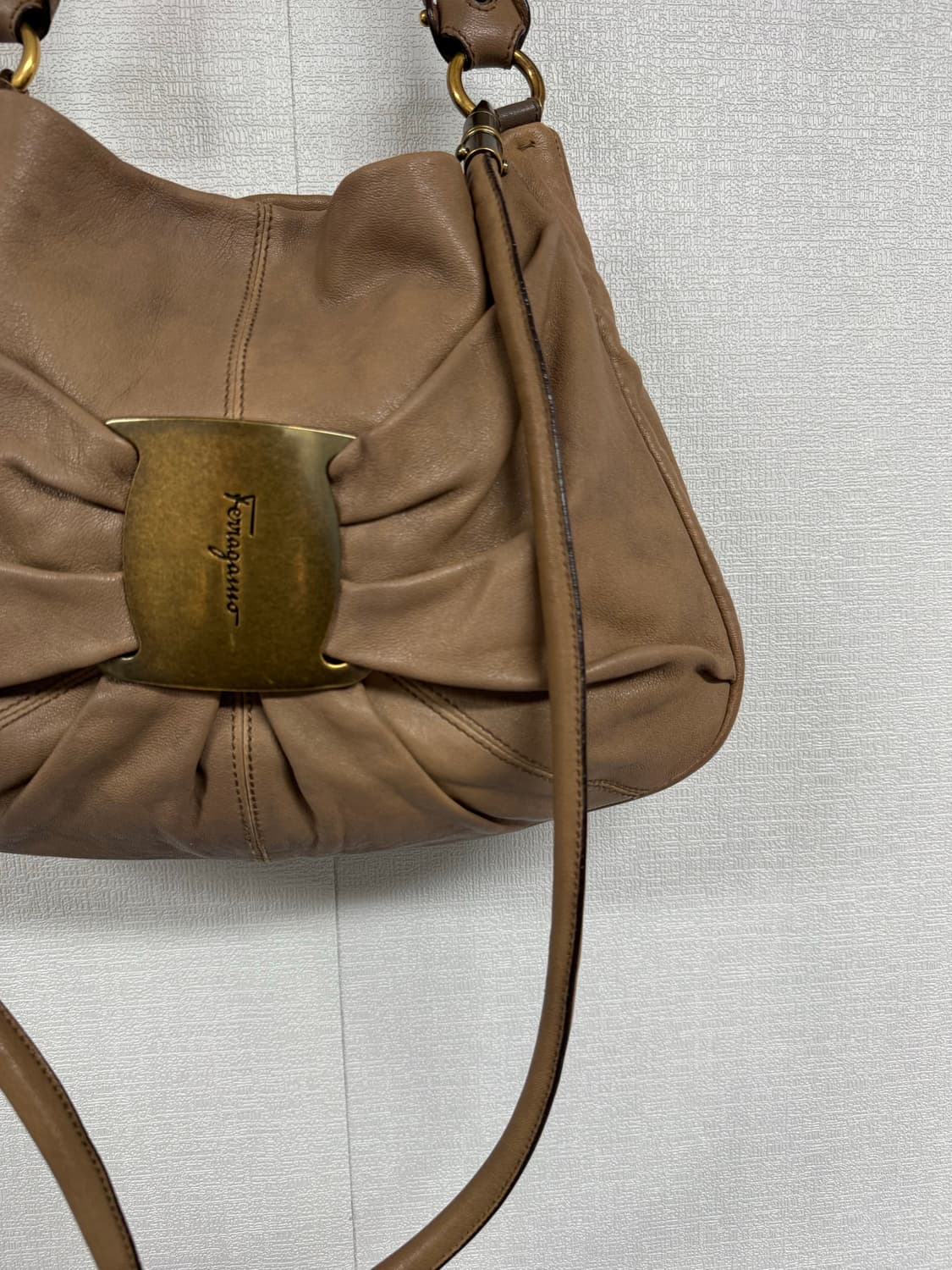 살바토레 페레가모 호보백 상품이미지2