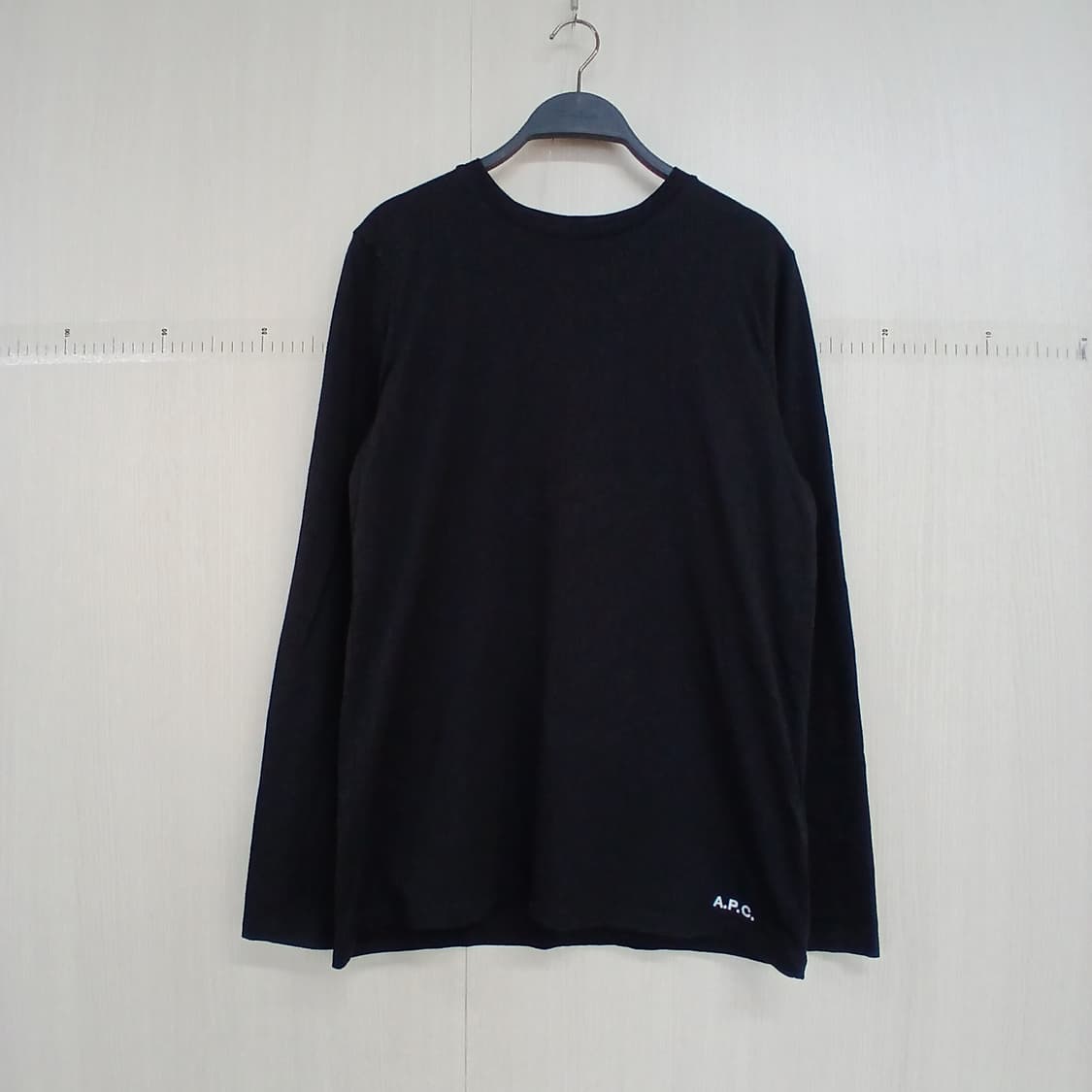 A.P.C. 블랙 색상 긴팔 티셔츠 상품이미지1