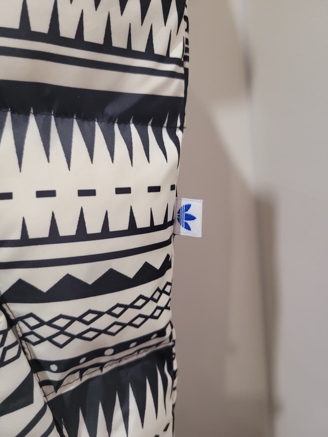 아디다스 로고 패턴 후드 패딩 베스트 90사이즈 상품이미지5