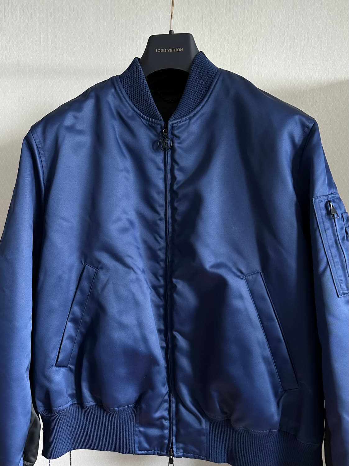 루이비통 아수라 크롭드 보머 마원 52(105-110) 상품이미지1