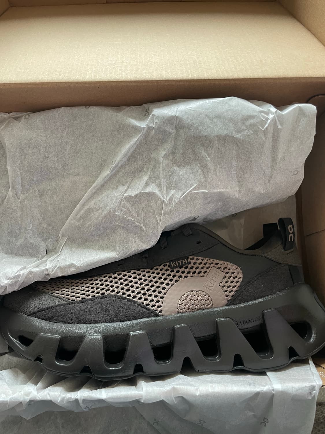 (240)KITH x On Running K-Tech 2 ganache 상품이미지1