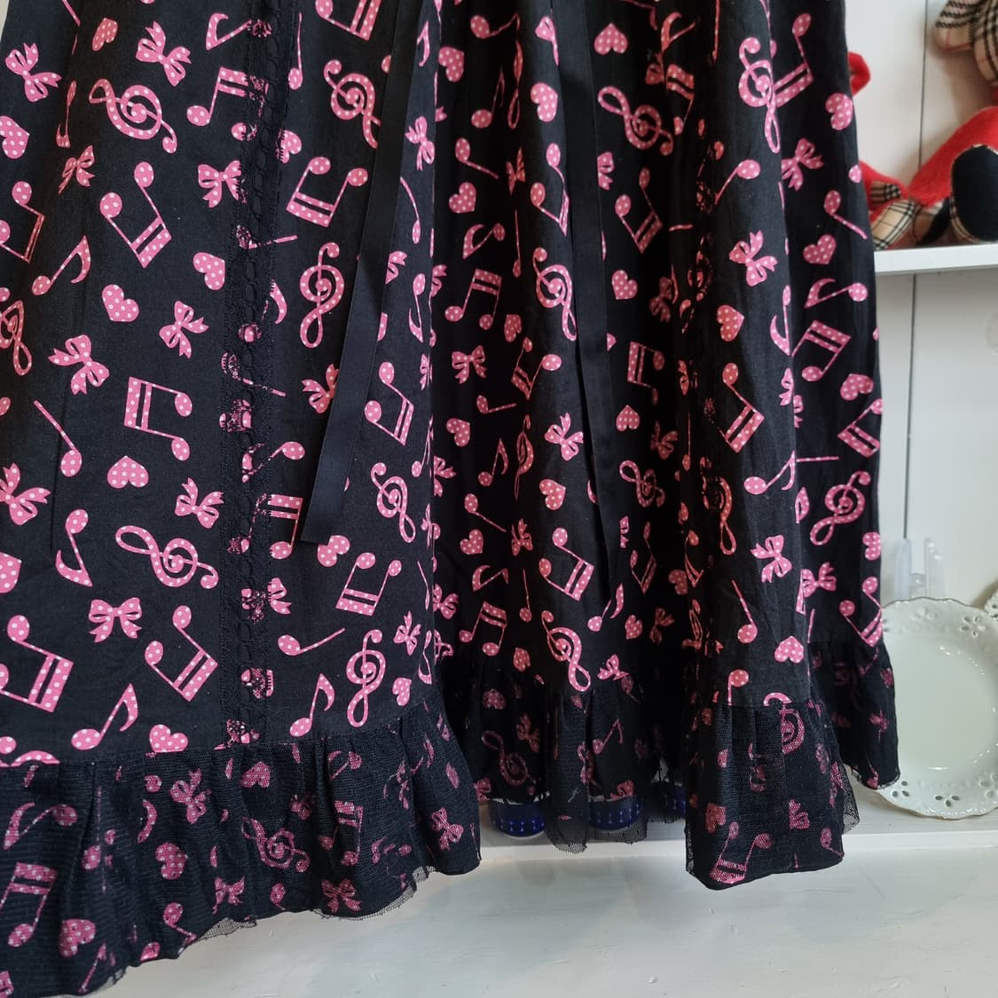 피스나우(PEACE NOW) 블랙 핑크 음표 스트랩 원피스 상품이미지4