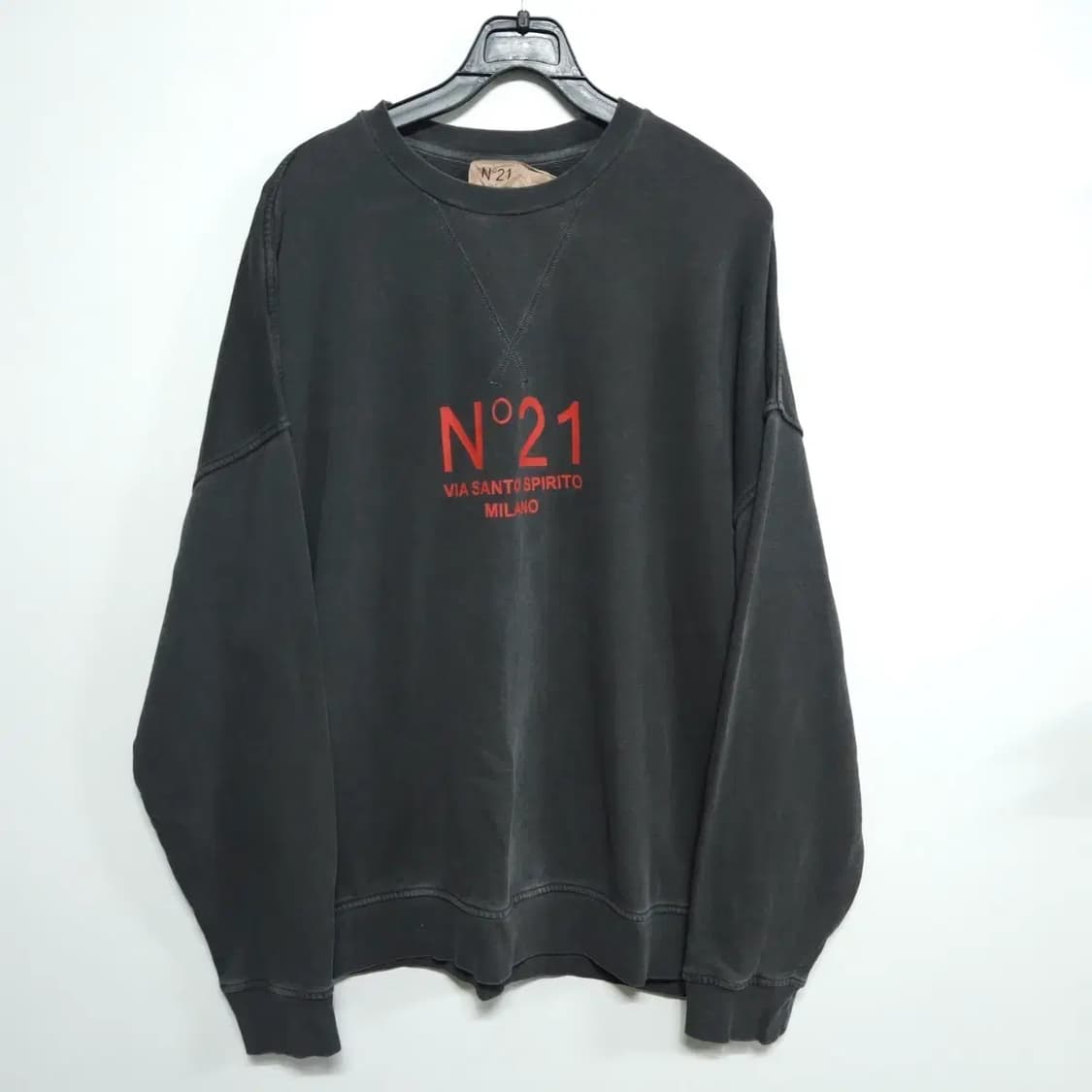 남녀공용)N21 넘버21 피그먼트 워싱 맨투맨 남녀공용 오버핏 상품이미지1