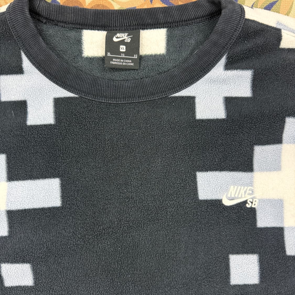 (XL)나이키 SB Nike 패턴 후리스 맨투맨 상품이미지2