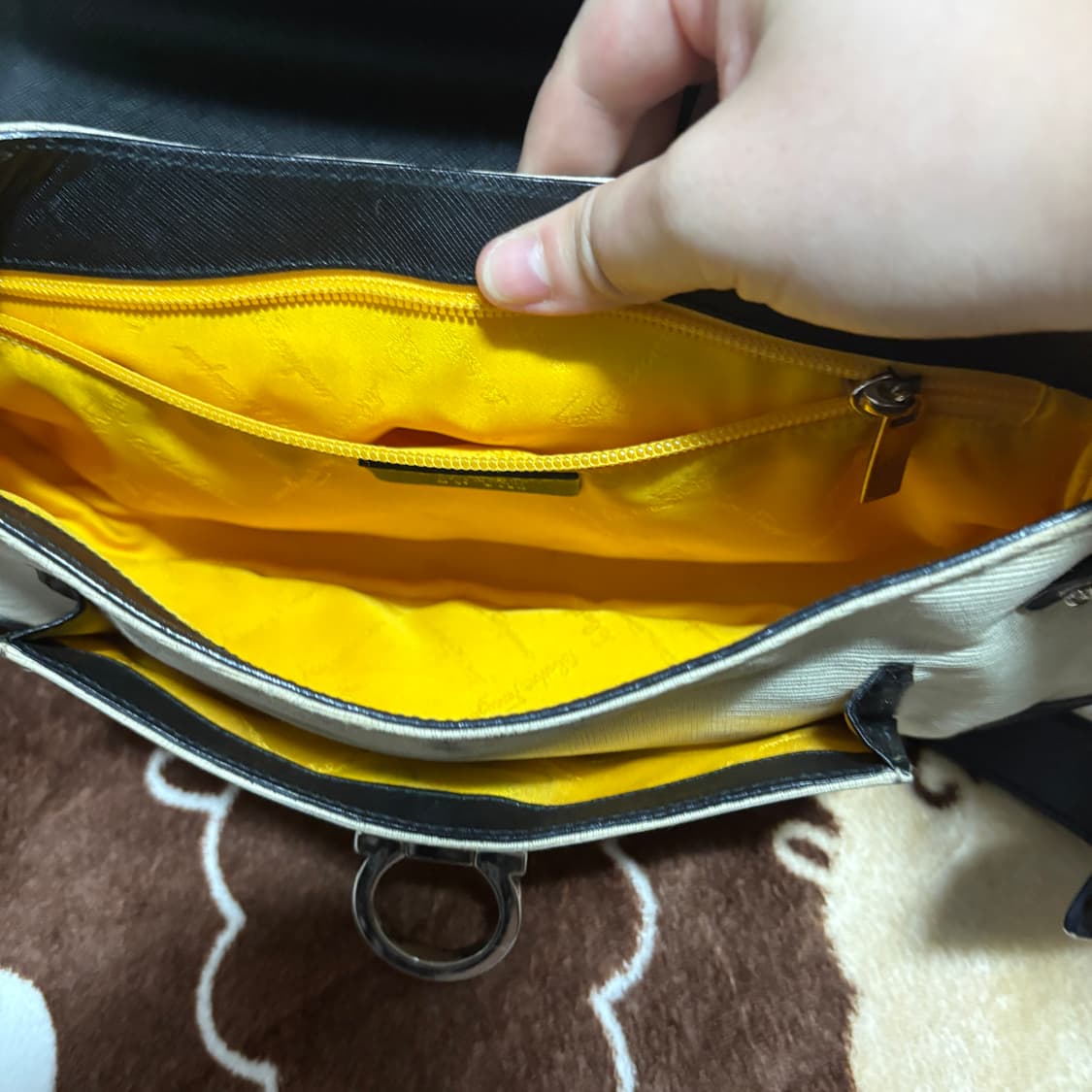 페레가모 소피아 캔버스 숄더백 상품이미지5
