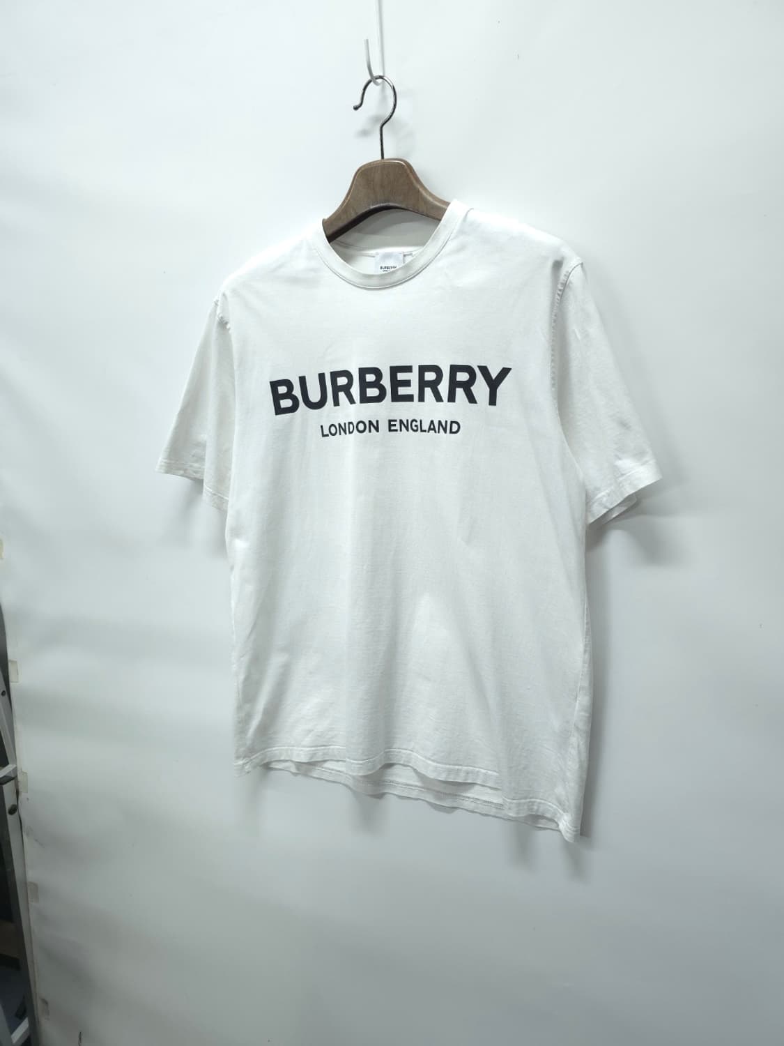 정품) 버버리 베이직로고 라운드 반팔 ( 남성L ) 상품이미지2