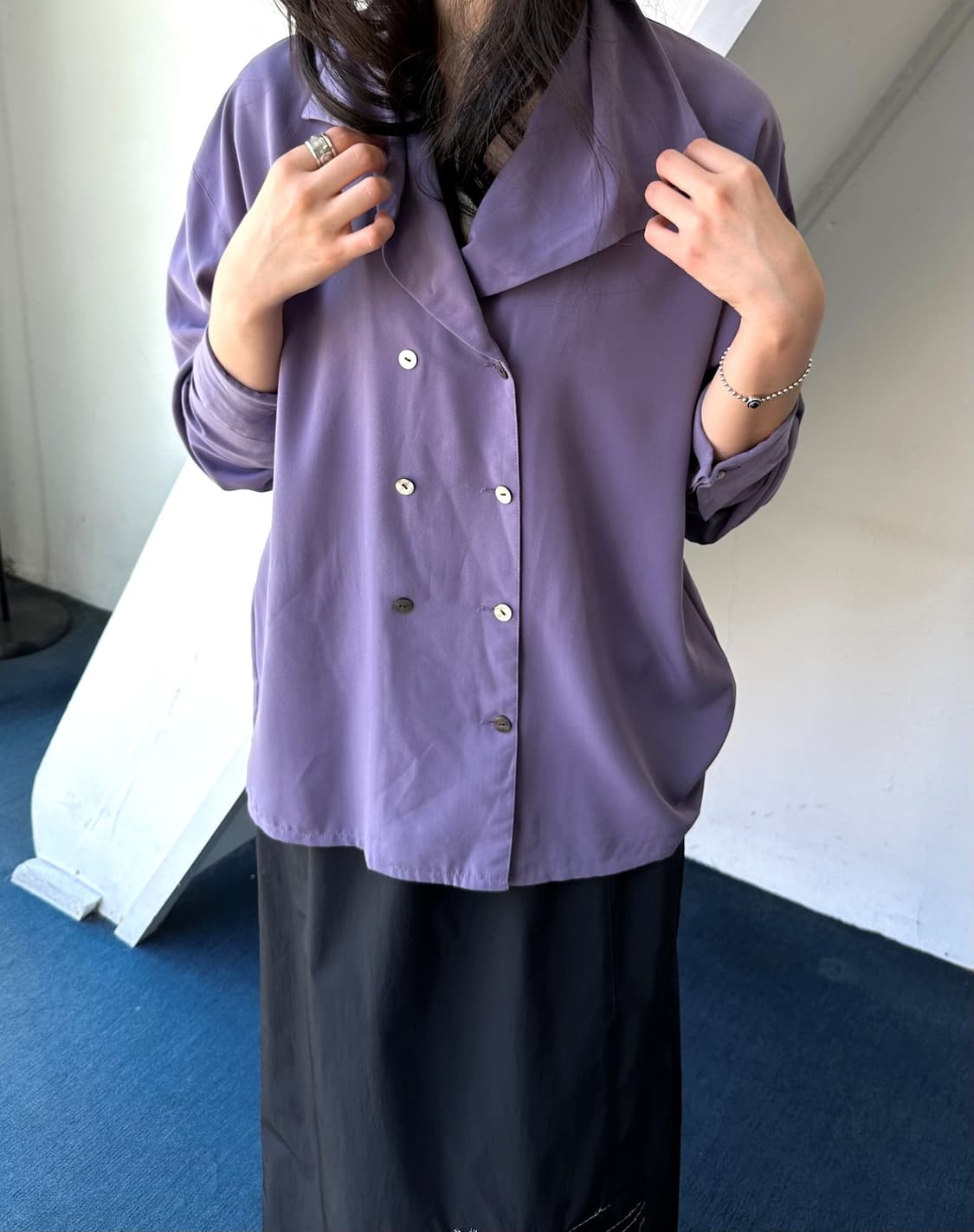 Silky fabric design wide collar blouse s 상품이미지8