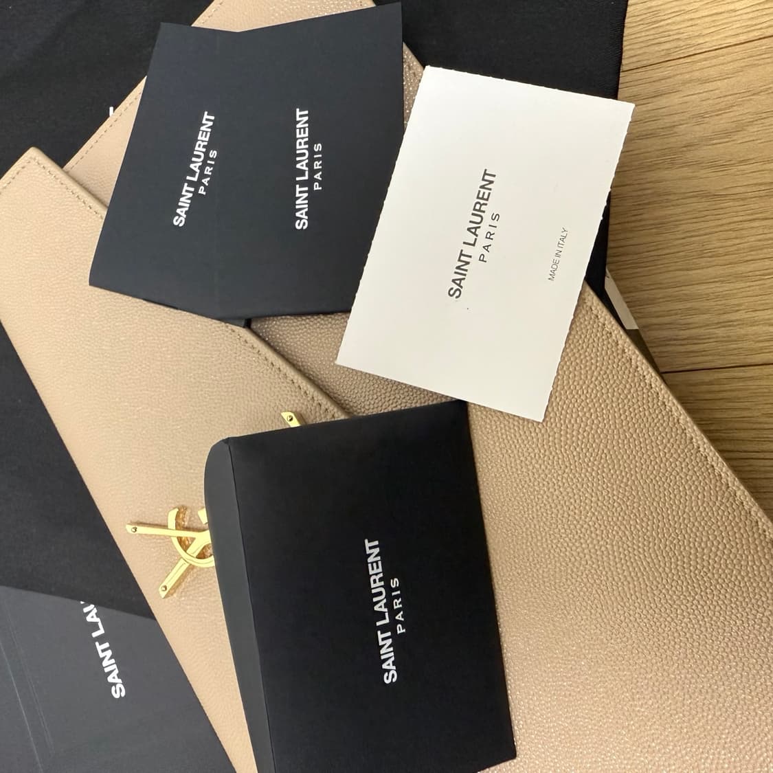 (새상품) 생로랑 업타운 엔벨로프 클러치 다크베이지 상품이미지7