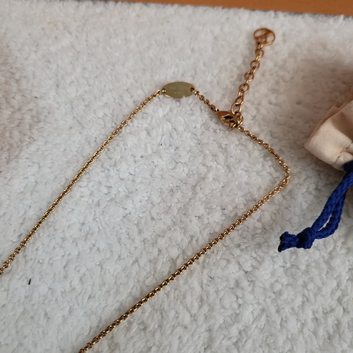 [새상품급/풀구성] 루이비통 에센셜 V 목걸이 상품이미지4