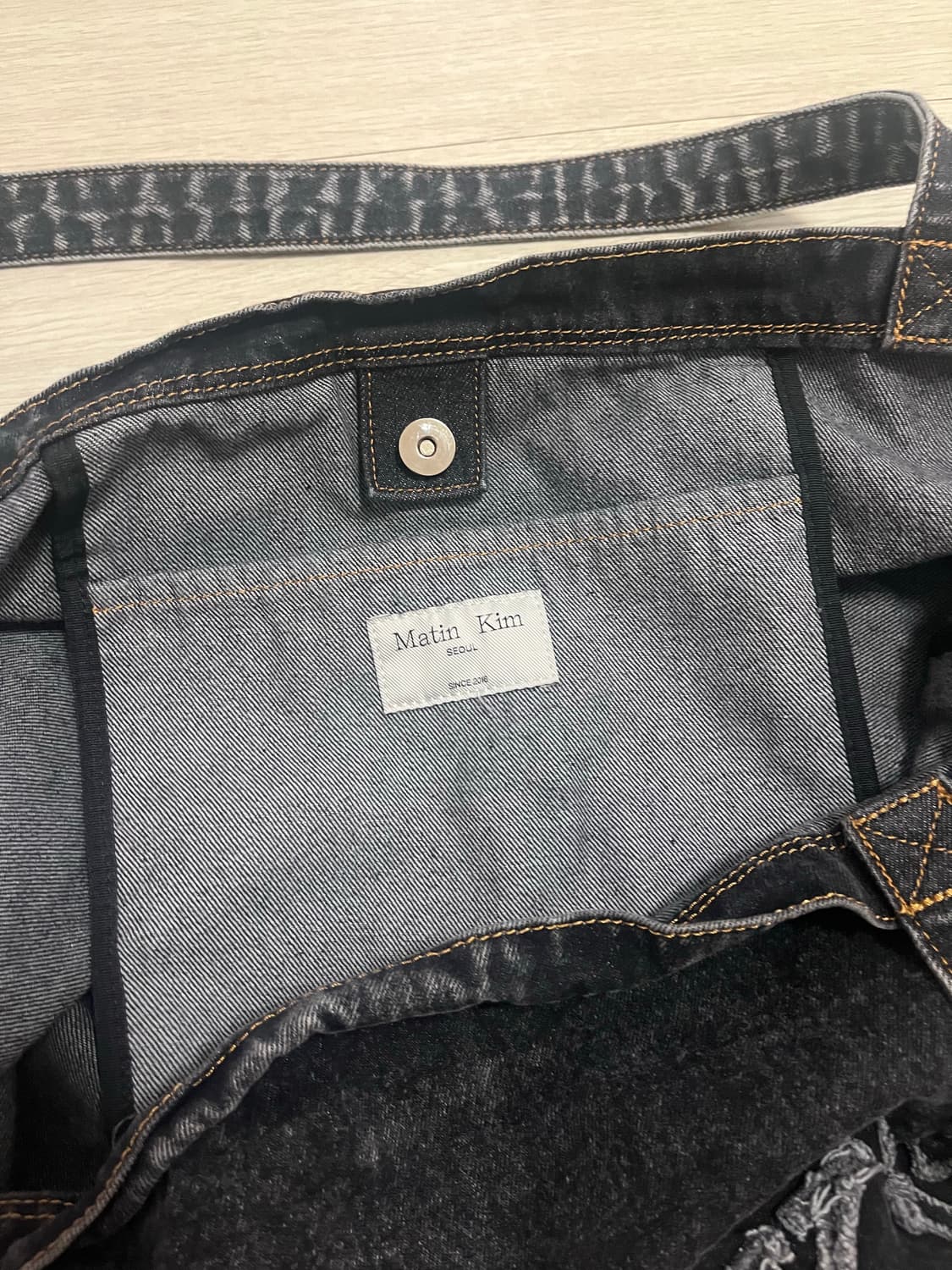 마뗑킴 LOGO WASHED DENIM TOTE BAG 상품이미지4