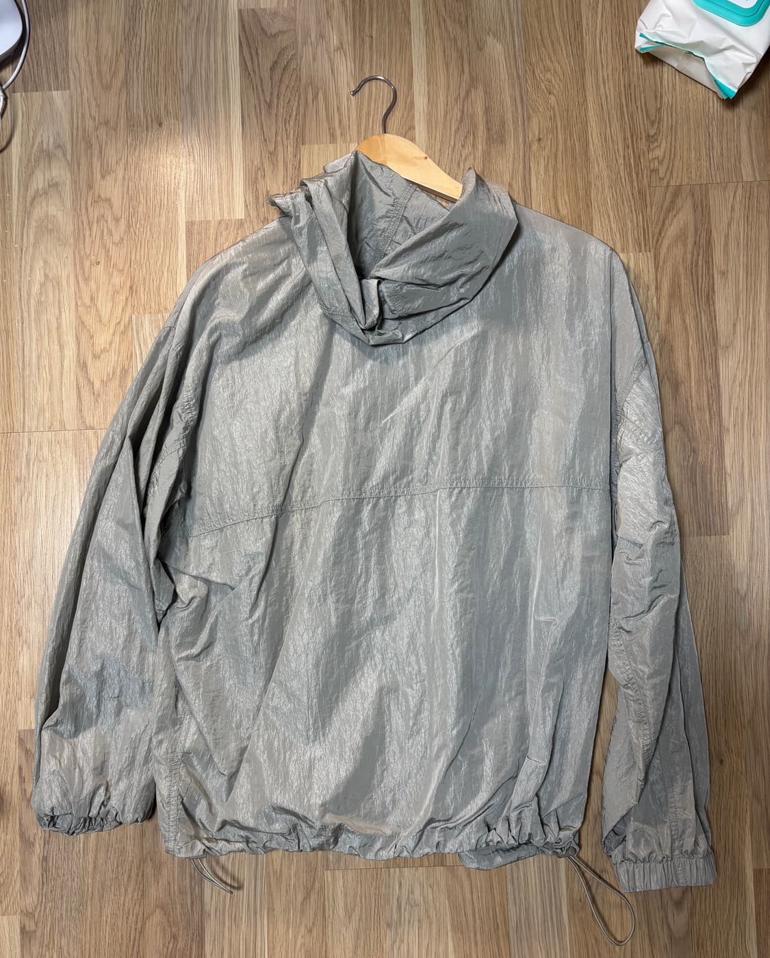 에잇세컨즈 그레이 후드 윈드브레이커 상품이미지2