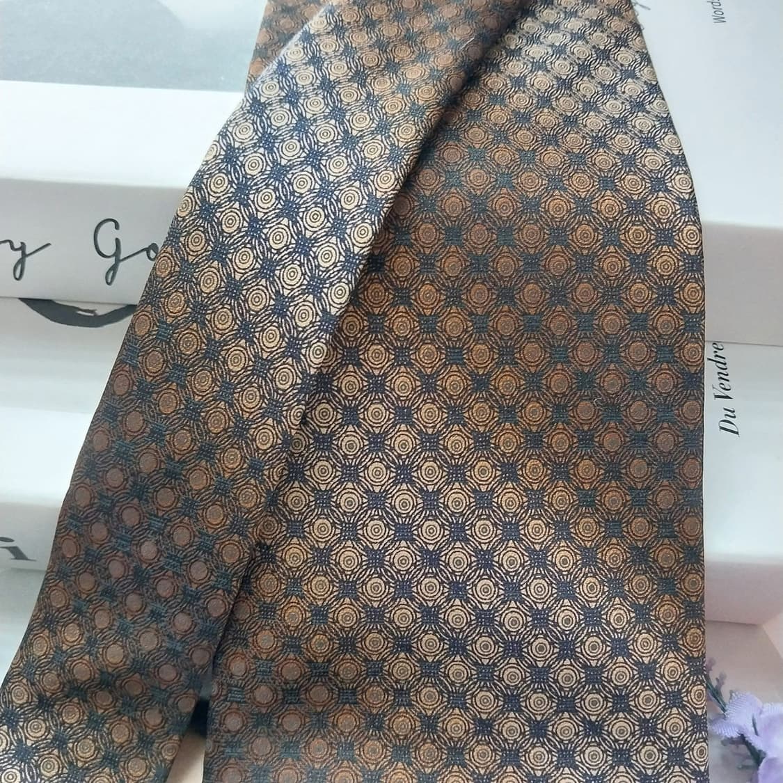 DKNY 실크 브라운 기하 패턴 넥타이 9.5cm A+등급 K1288
 상품이미지3