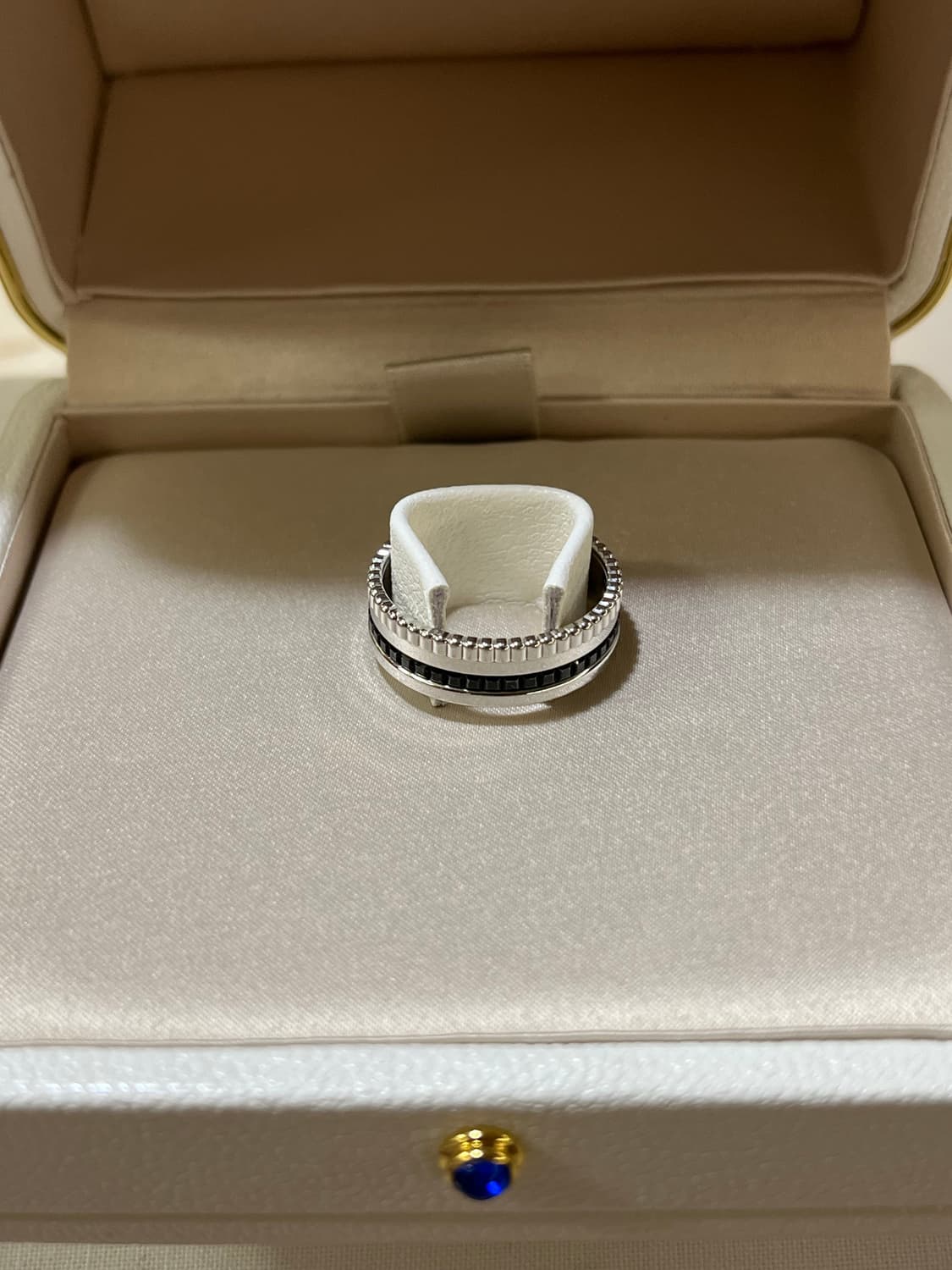 부쉐론 콰트로 블랙 에디션 스몰 링 63호 상품이미지2