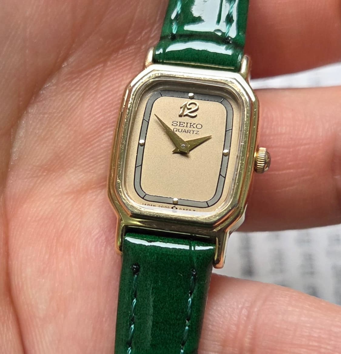 레어] 빈티지 세이코 미니탱크 희귀 투톤다이얼 칼침핸즈 슬림쿼츠 여성용  상품이미지7