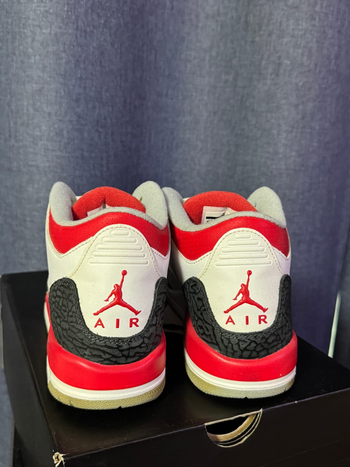 나이키 에어조던3 레트로 파이어 레드 상품이미지2
