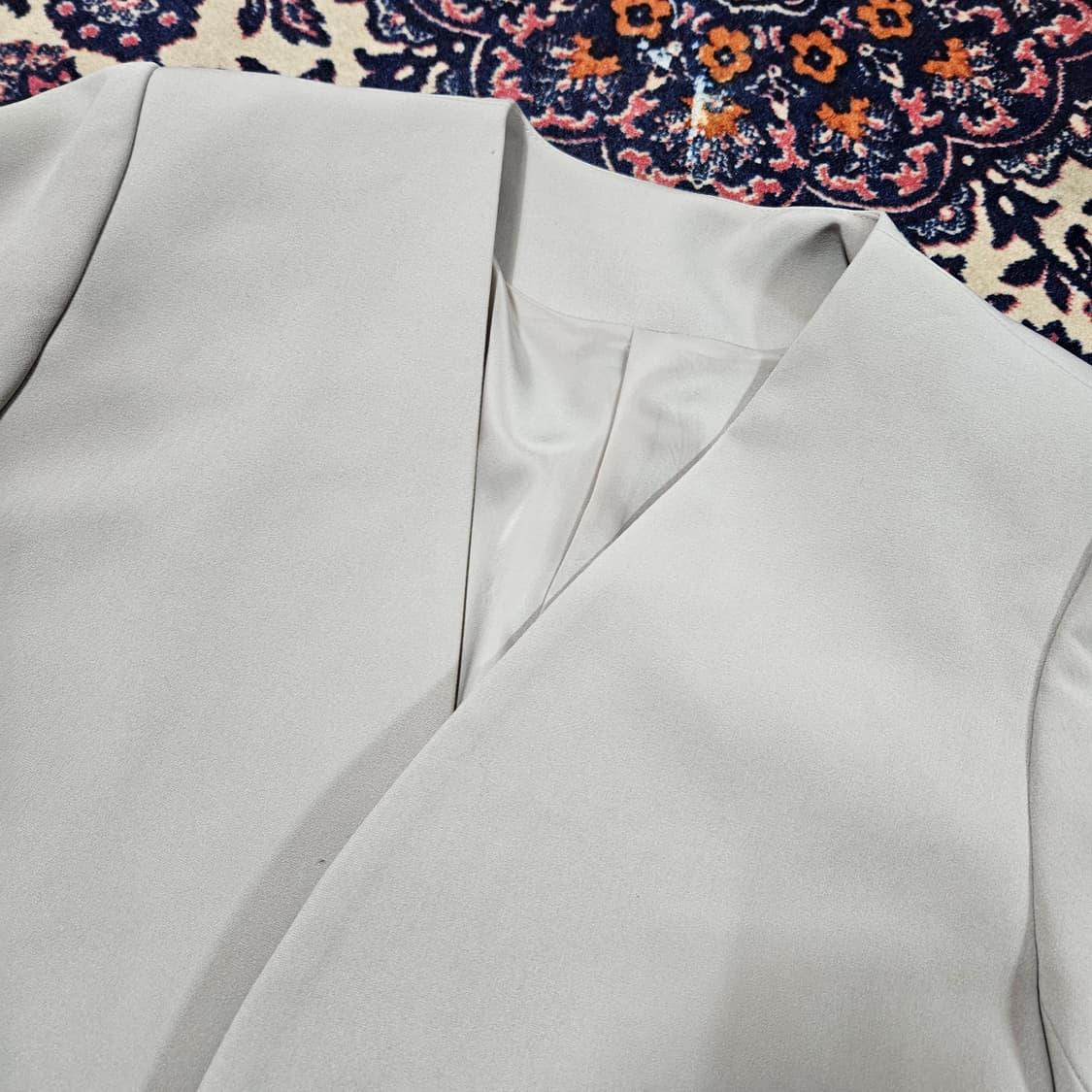 우이(OUIE) 소매 주름 브이넥 버튼 자켓 Free 상품이미지4