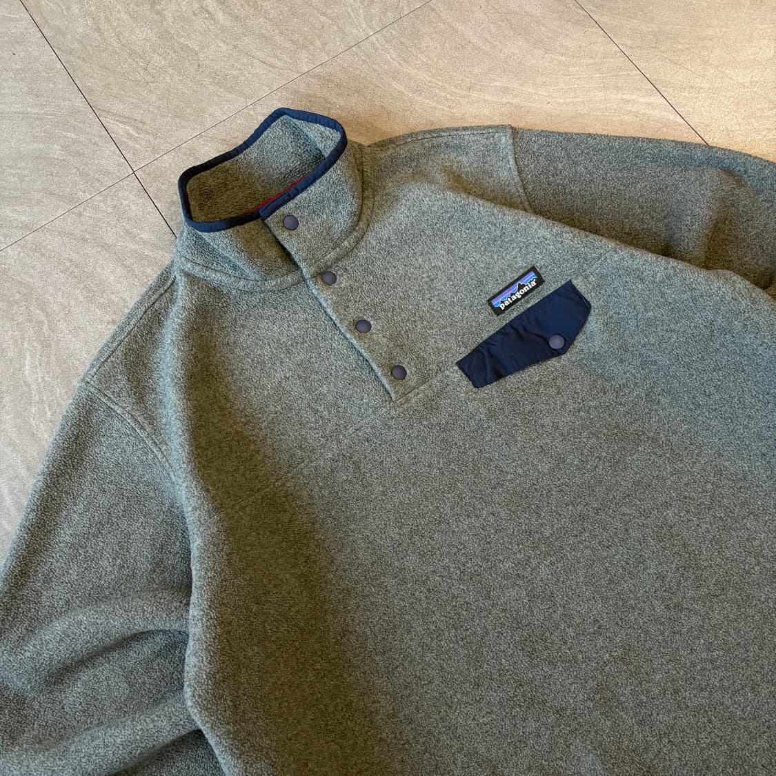 파타고니아 정품 신칠라 그레이 니켈 스냅티  상품이미지2