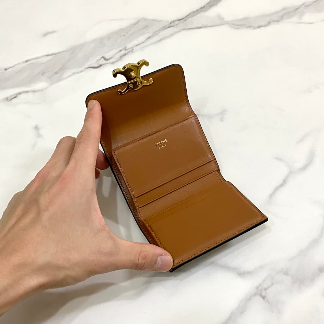 셀린느 트리옹프 캔버스 코인 컴팩트 월렛 반지갑 탄 상품이미지7