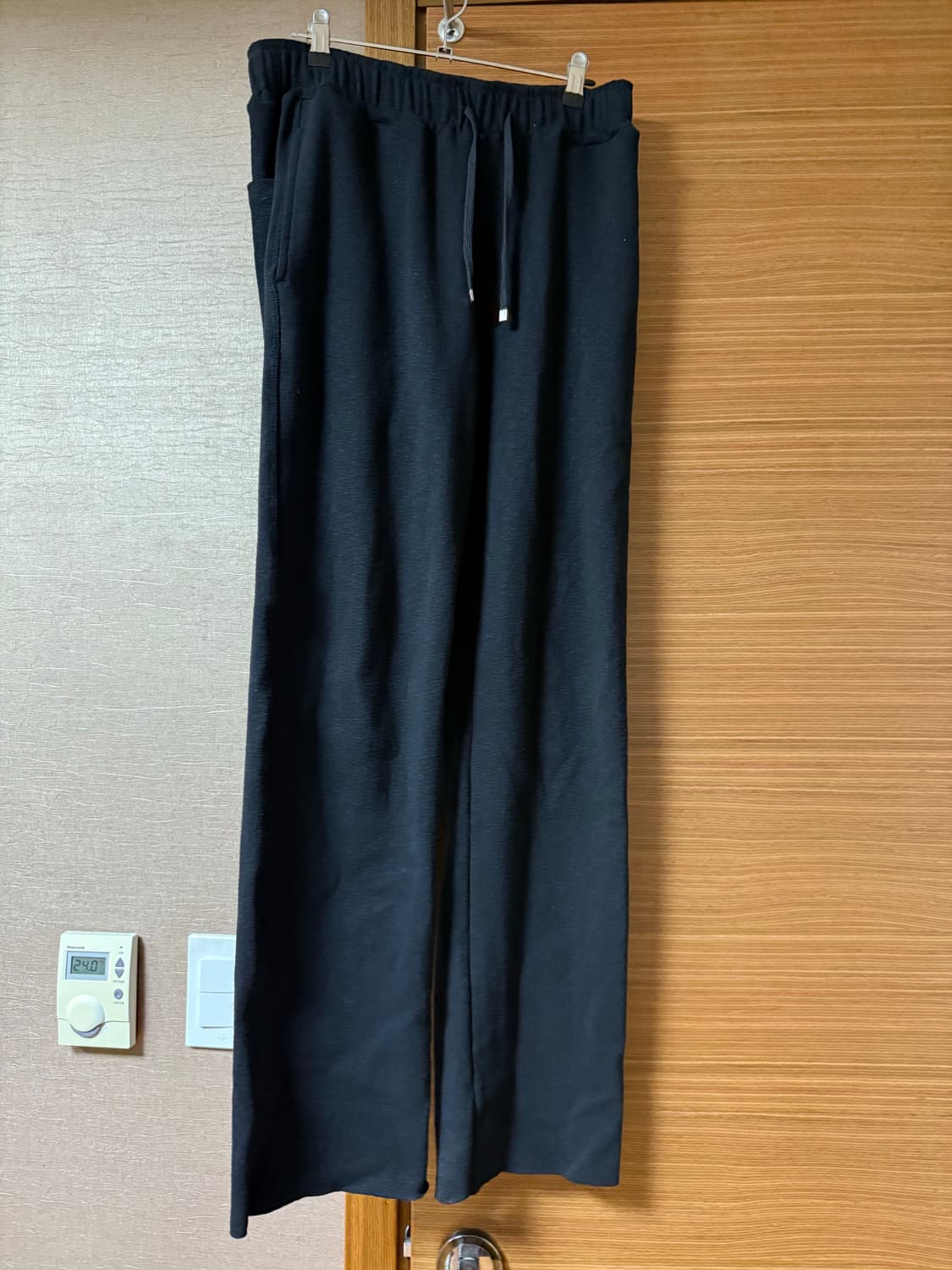 monoprive 모노프리베 텍스쳐드 스웻팬츠 상품이미지3