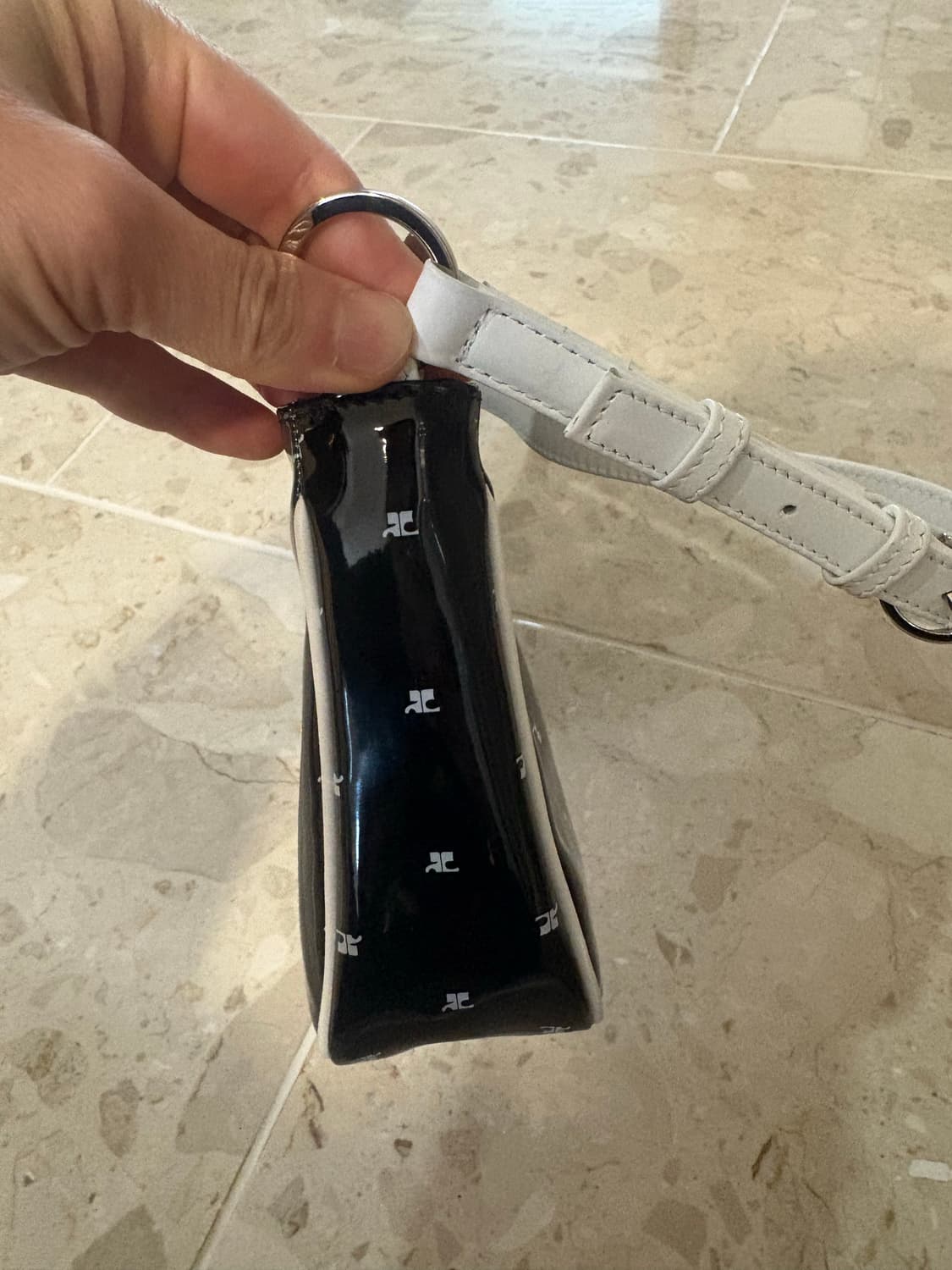 꾸레쥬 에나멜 숄더백 상품이미지3